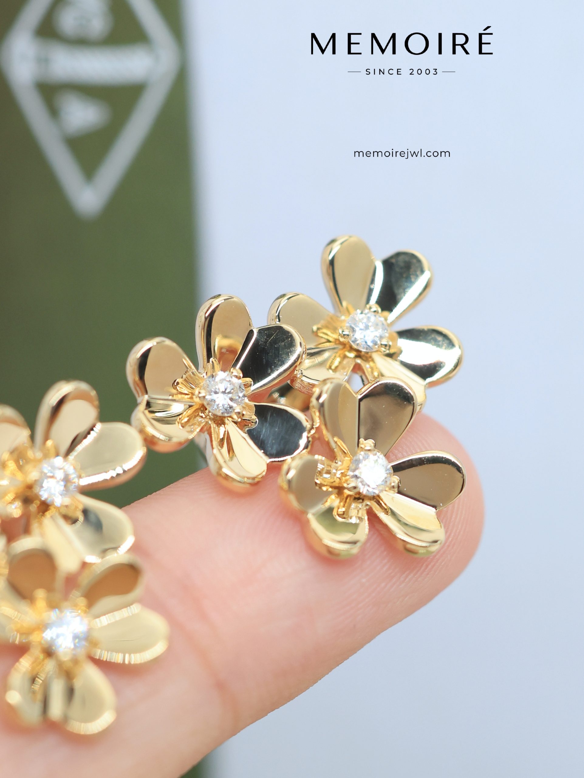 MEMOIRÉ 18K Yellow Gold Diamond Flower Cluster Stud Earrings - Image 5