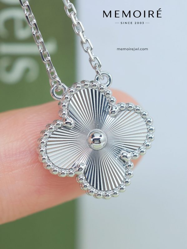 MEMOIRÉ 18K White Gold Sunburst Clover Pendant Necklace