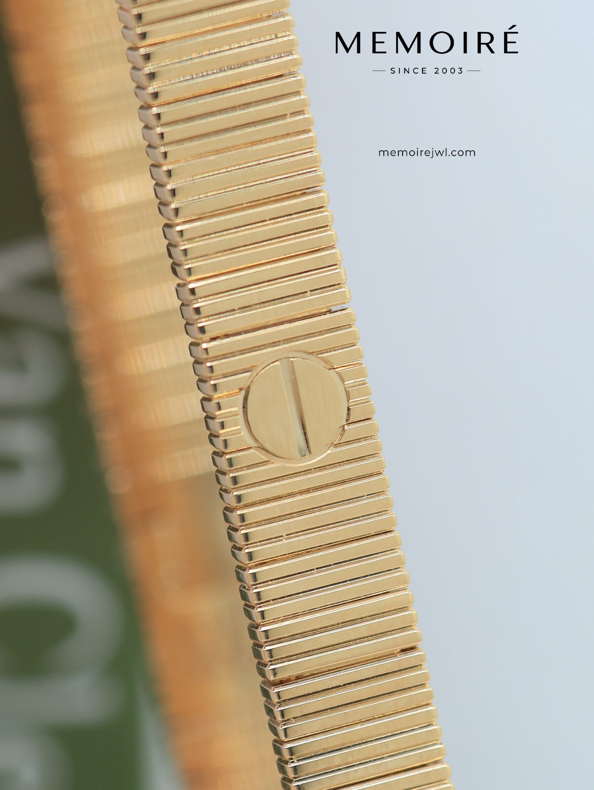 MEMOIRÉ 18K Yellow Gold Grooved Screw Motif Bracelet - Image 3