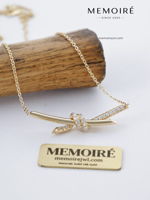 MEMOIRÉ 18K Yellow Gold Knot Bar Pendant Necklace