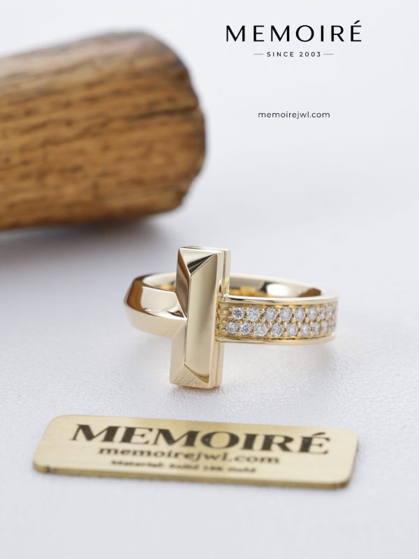 MEMOIRÉ 18K Yellow Gold T-Bar Diamond Ring | Modern Mixed-Metal & Stone Design
