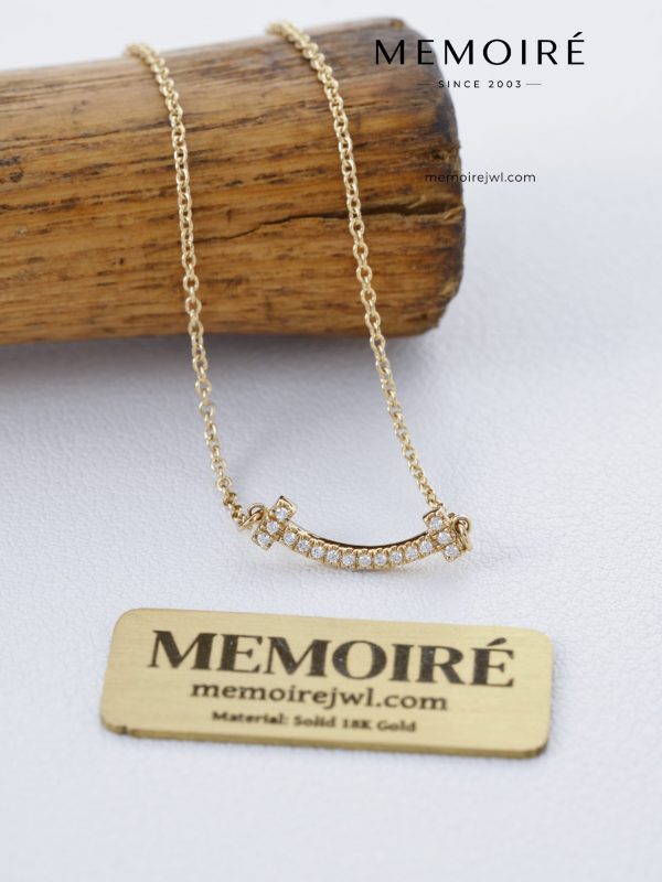 MEMOIRÉ 18K Yellow Gold Curved Smile Pendant Necklace