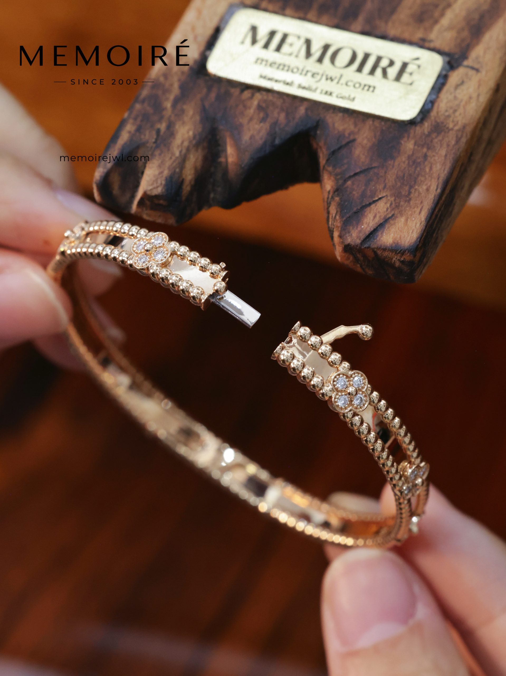 MEMOIRÉ Lucky Clover Rose Gold Bangle - Image 3