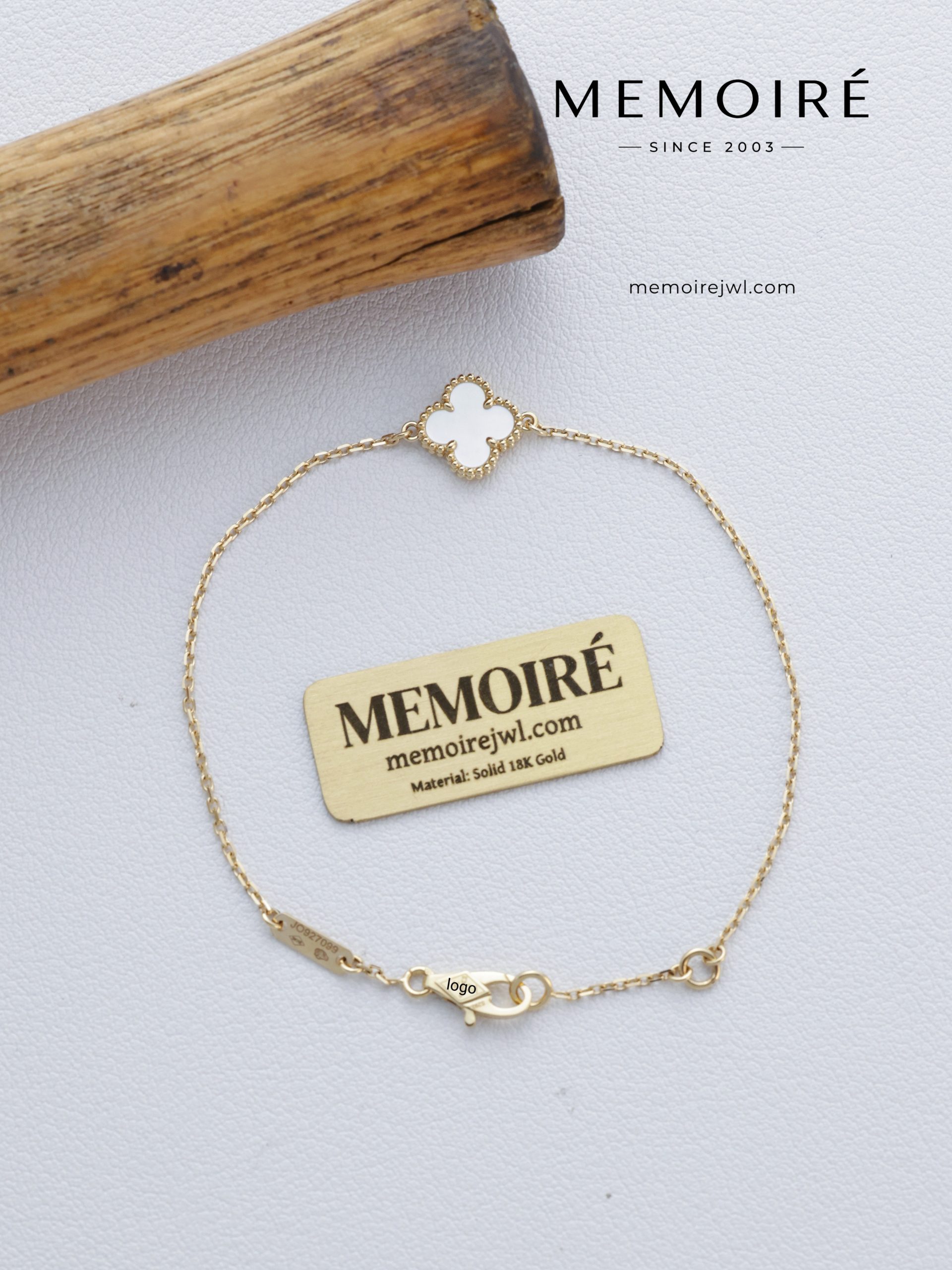 Memoire Yellow Gold White Mother-of-Pearl Single-Flower Necklace