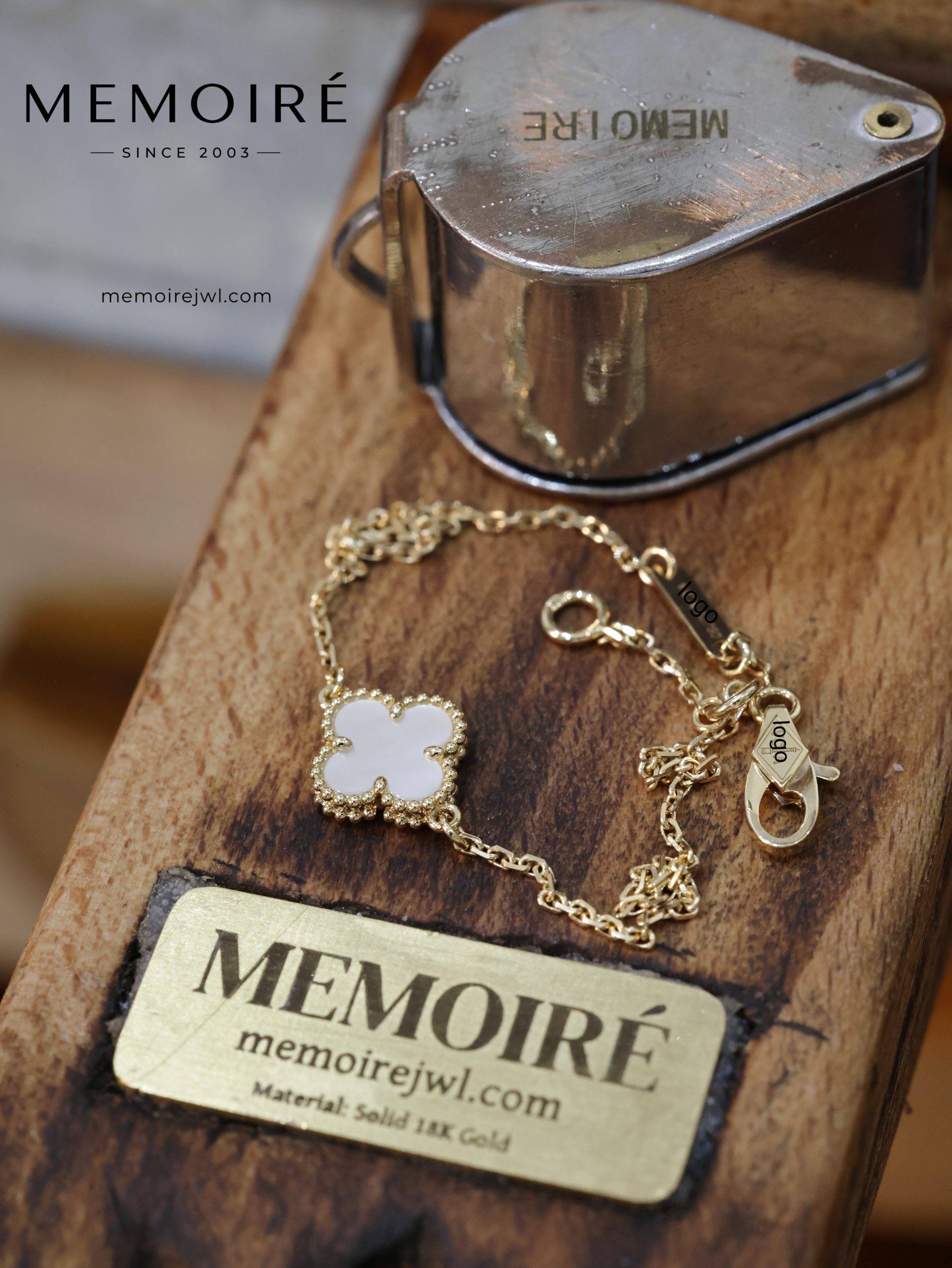 Memoire Yellow Gold White Mother-of-Pearl Single-Flower Necklace - Image 3