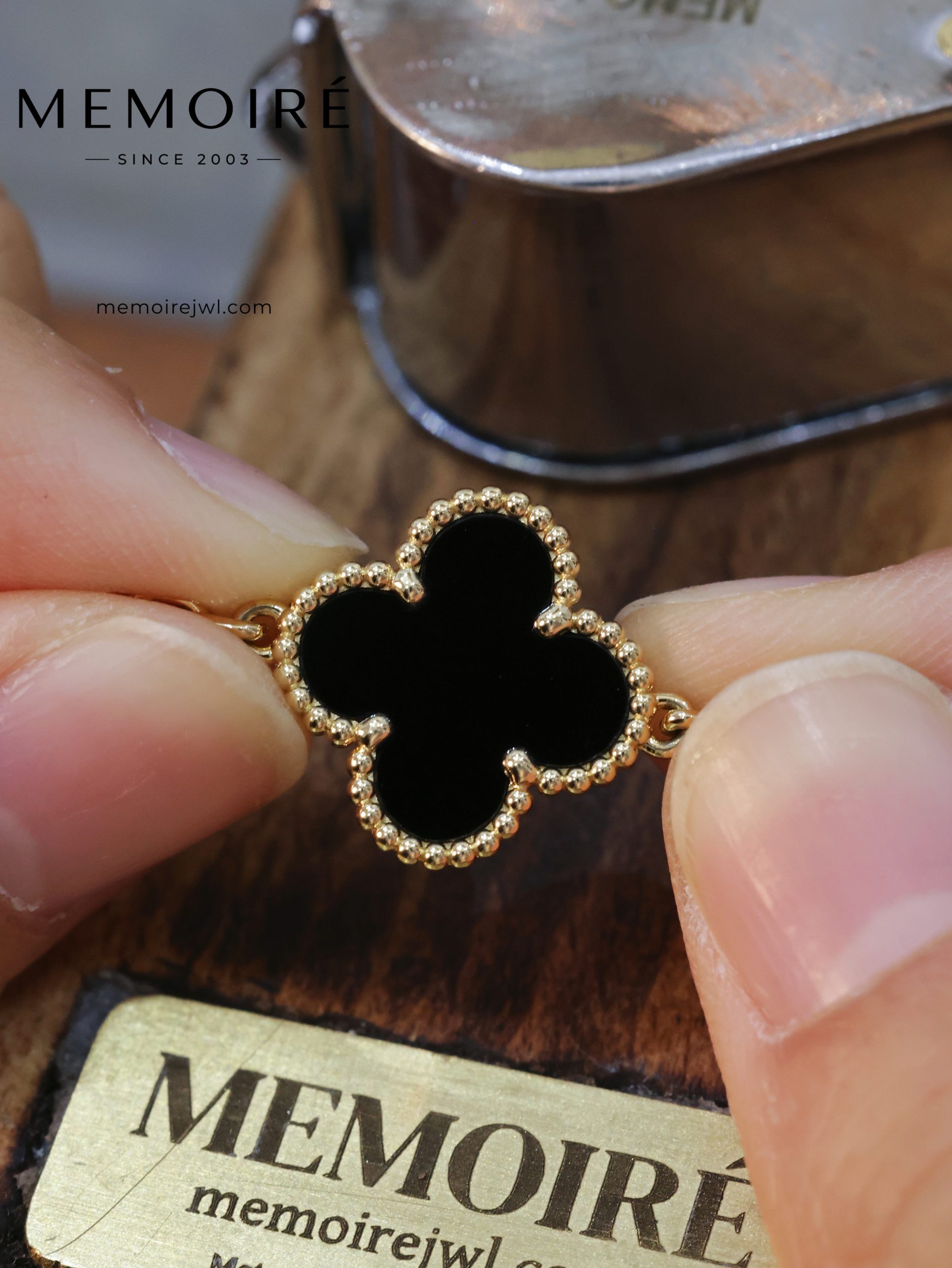 Memoire 5-Flower Black Onyx Clover Bracelet - Image 4