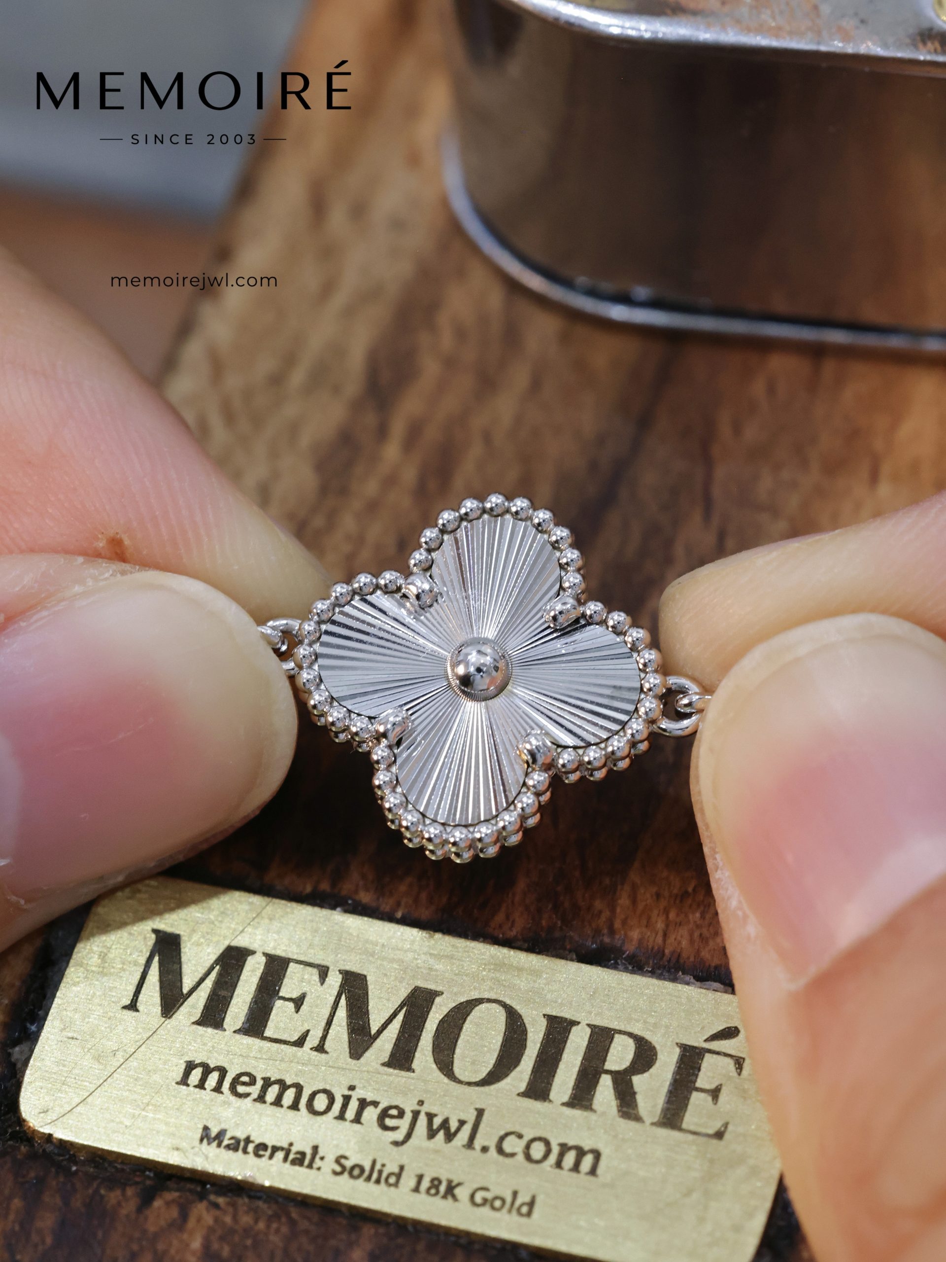 Memoire White Gold Violet Laser Spaced Five-Flower Bracelet - Image 4