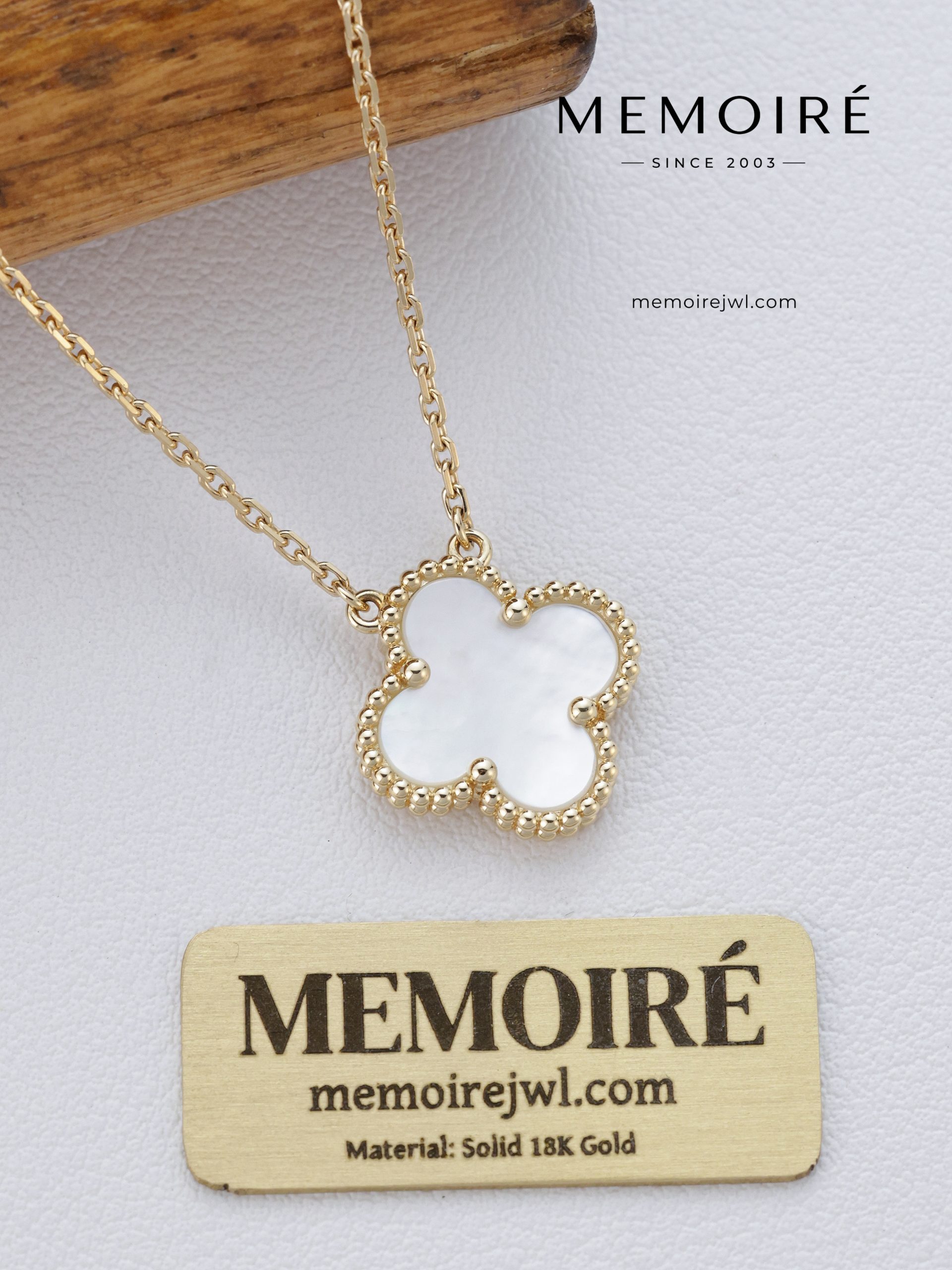 Memoire Classic Mother-of-Pearl Clover 18K Solid Gold Necklace - Image 5