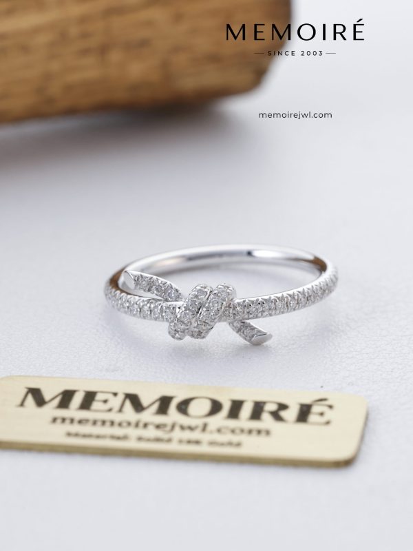MEMOIRÉ 18K White Gold Knot Diamond Ring | Full Pavé Delicate Design