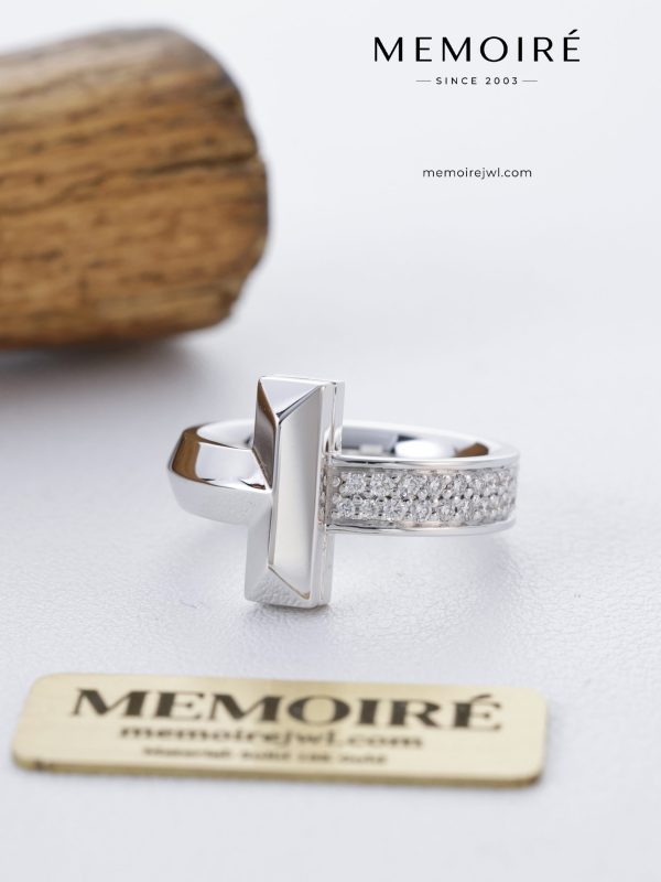MEMOIRÉ 18K White Gold T-Bar Diamond Ring | Asymmetrical Mixed-Finish Design