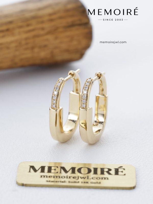 MEMOIRÉ 18K Yellow Gold Single-Row Pavé Diamond Hoop Earrings