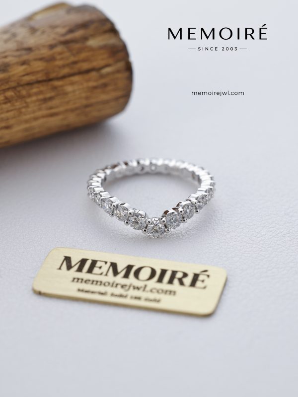 MEMOIRÉ White Gold V-Shape Full-Pave Diamond Ring
