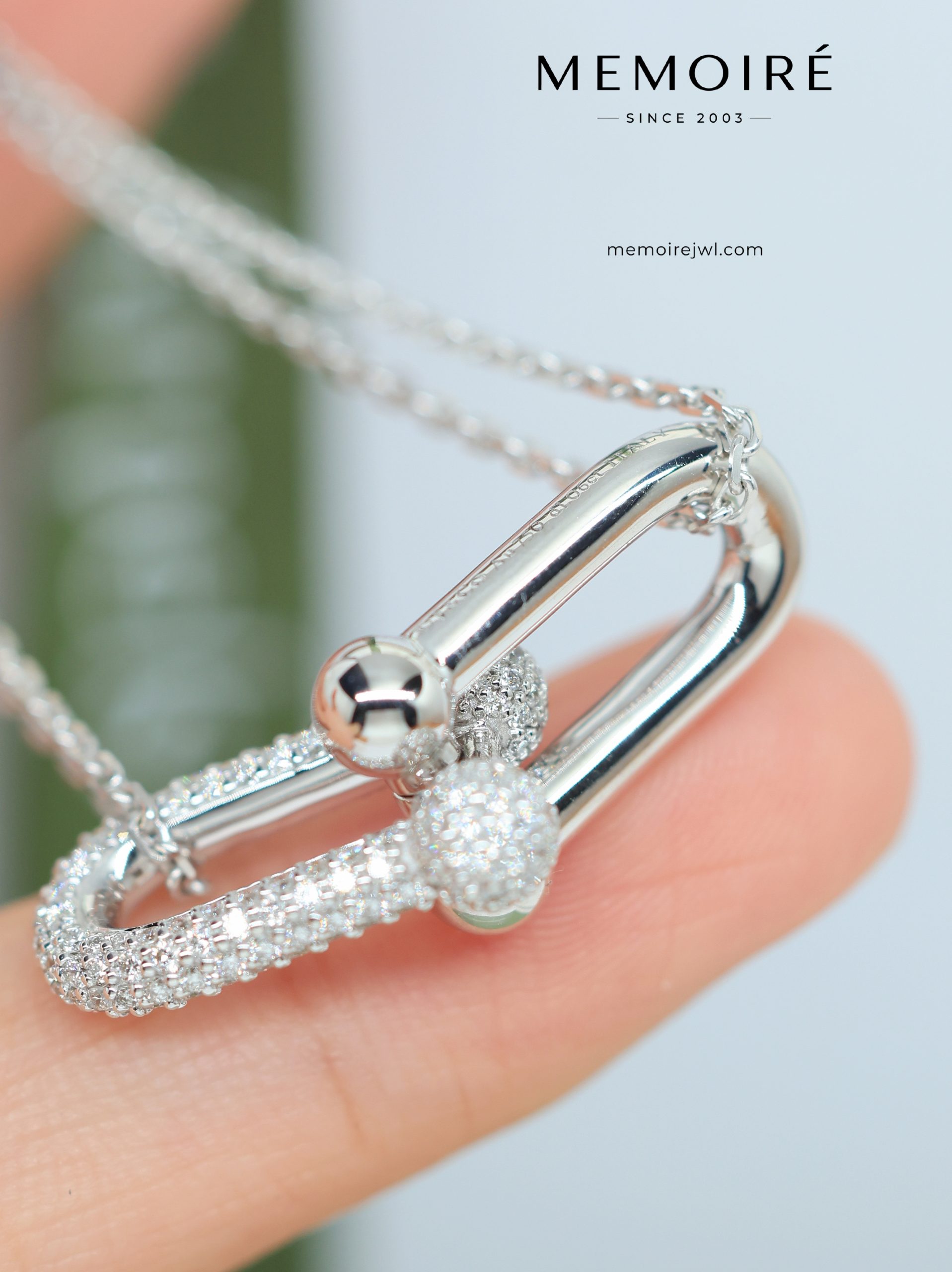 MEMOIRÉ Platinum Large Half-Pave Diamond U-Shaped Horseshoe Necklace - Image 4