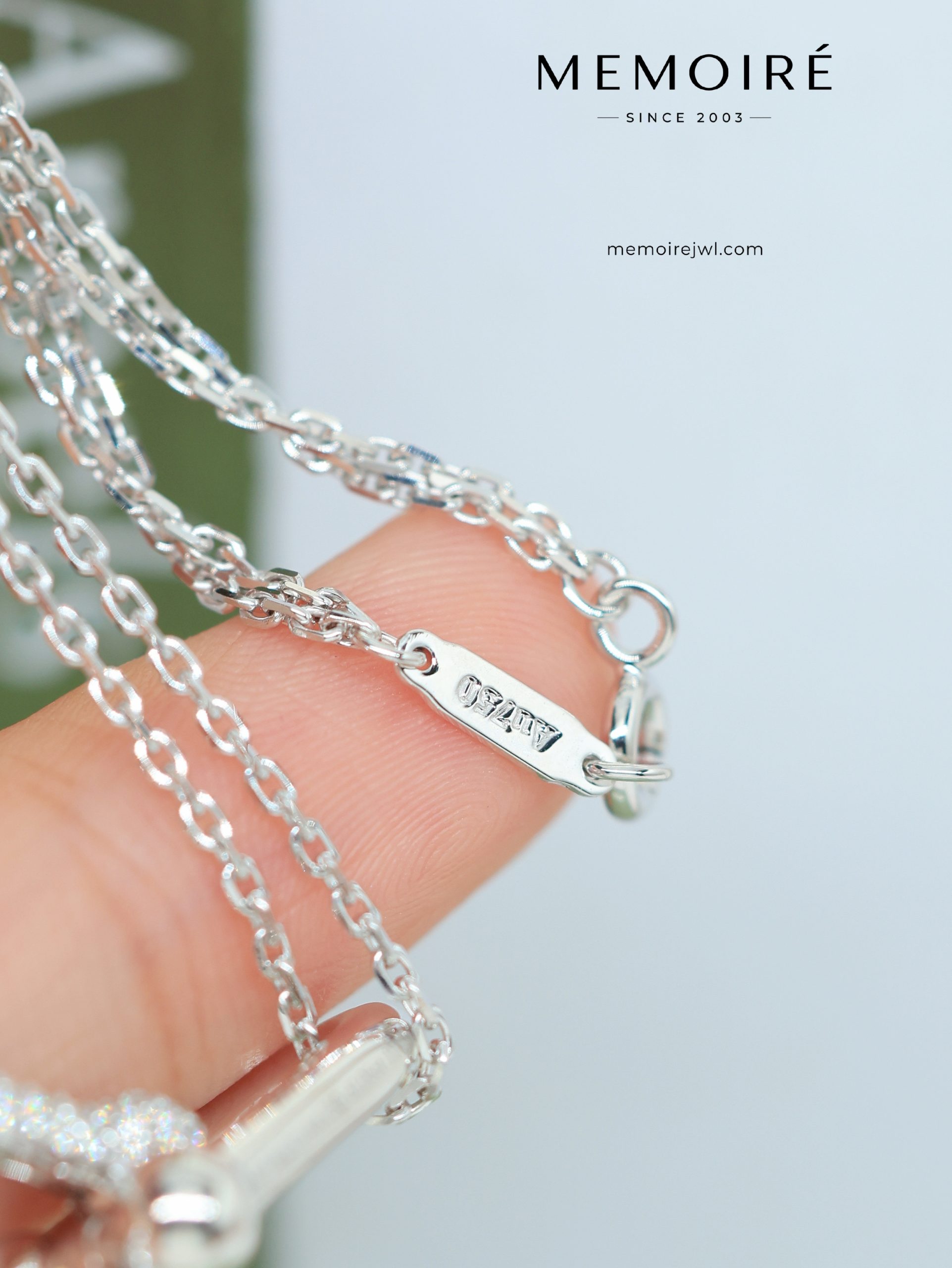MEMOIRÉ Platinum Large Half-Pave Diamond U-Shaped Horseshoe Necklace - Image 3