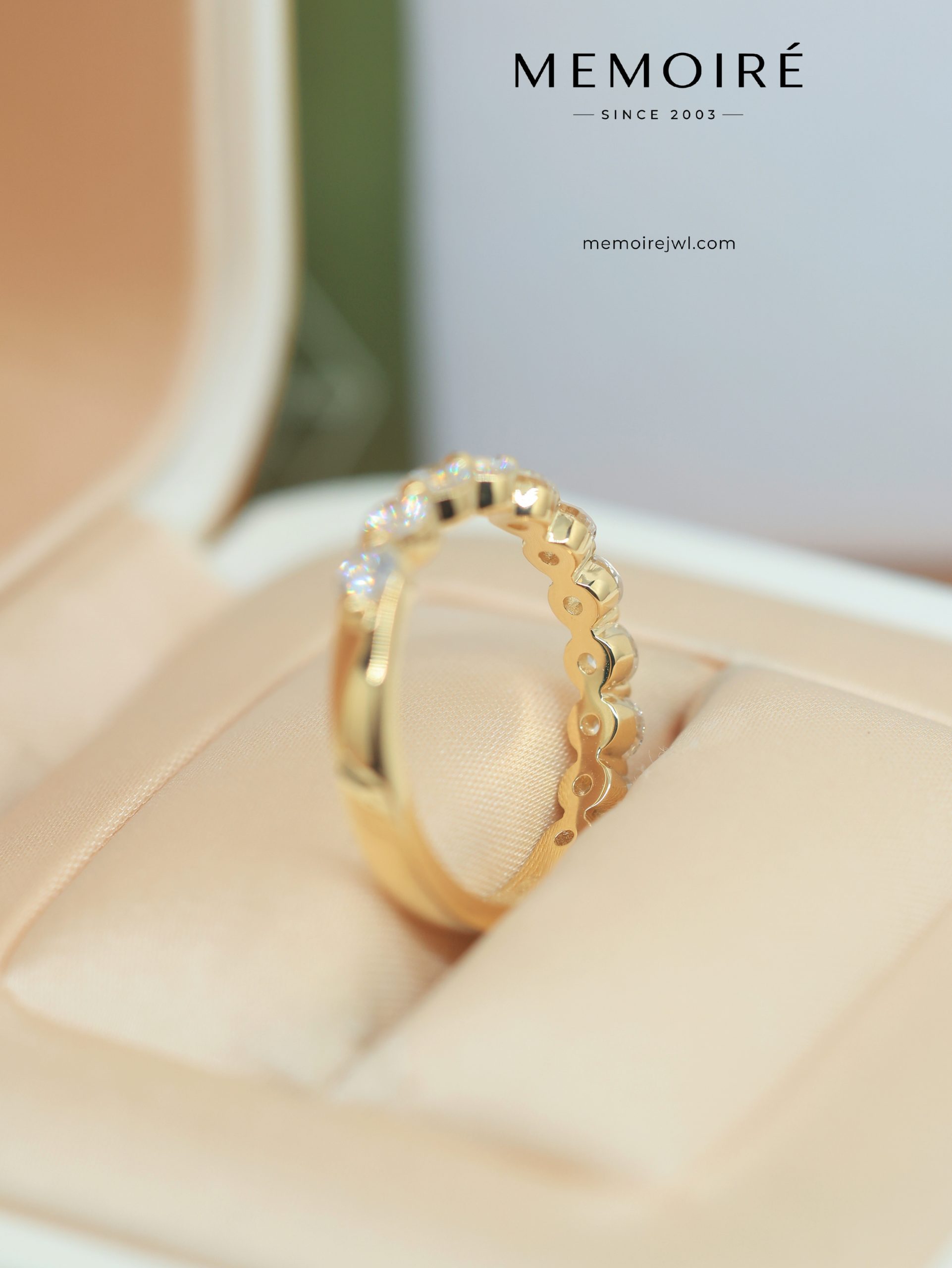 MÉMOIRÉ 18K Gold Half Eternity Four-Prong Diamond Band - Image 3