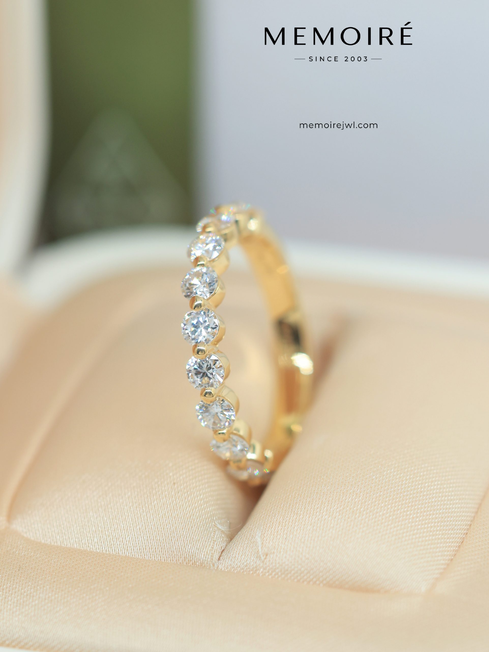 MÉMOIRÉ 18K Gold Half Eternity Four-Prong Diamond Band - Image 5