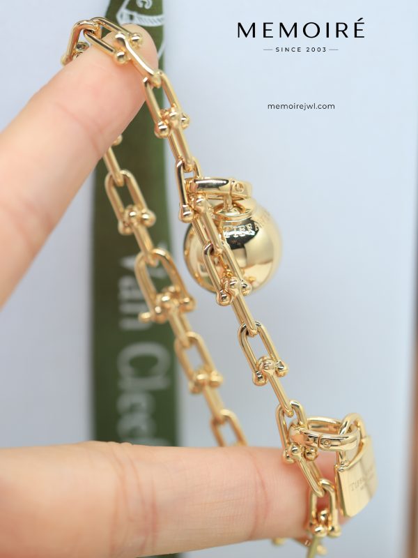 MEMOIRÉ Yellow Gold Small U-Link Horseshoe Bracelet (with Lock Ball)