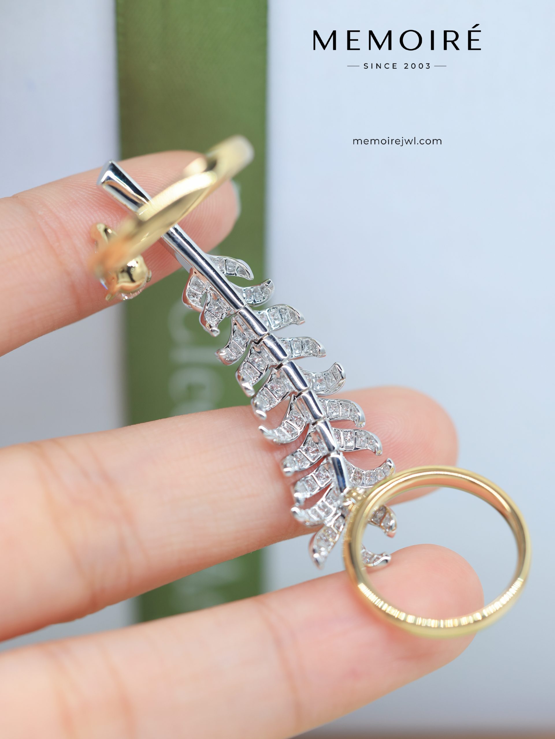 MEMOIRÉ Two-Tone Full-Pave Feather Double-Band Ring