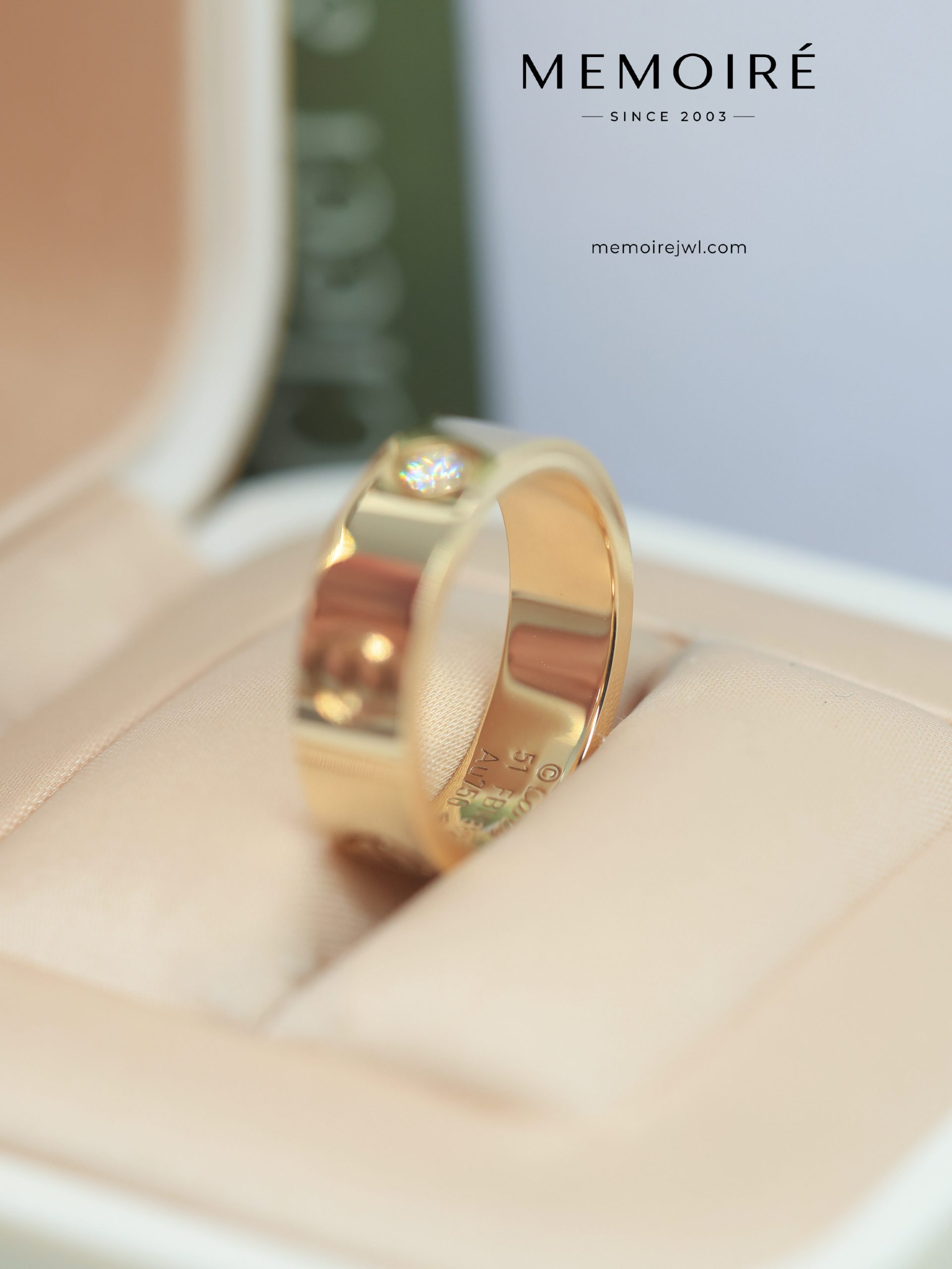 MÉMOIRÉ 18K Gold One Stone Screw Plain Ring - Image 4