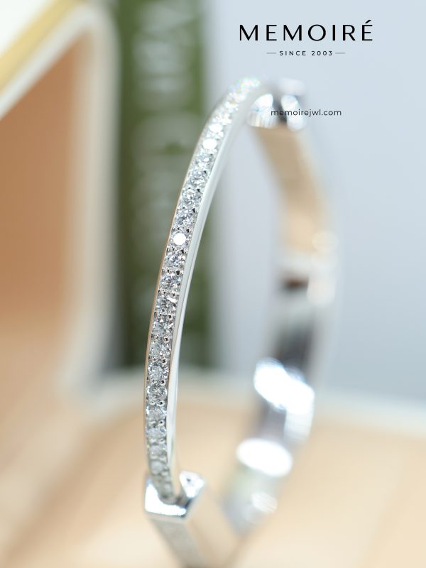 MEMOIRÉ Platinum Wide Full-Pave Diamond Lock U-Shaped Bangle