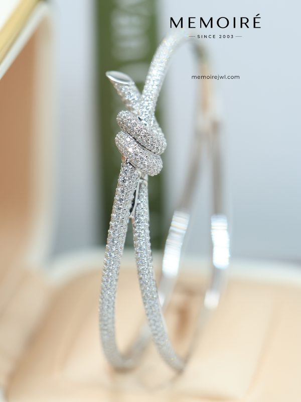 MEMOIRÉ Platinum Double-Band Full-Pave Diamond Knot Bangle