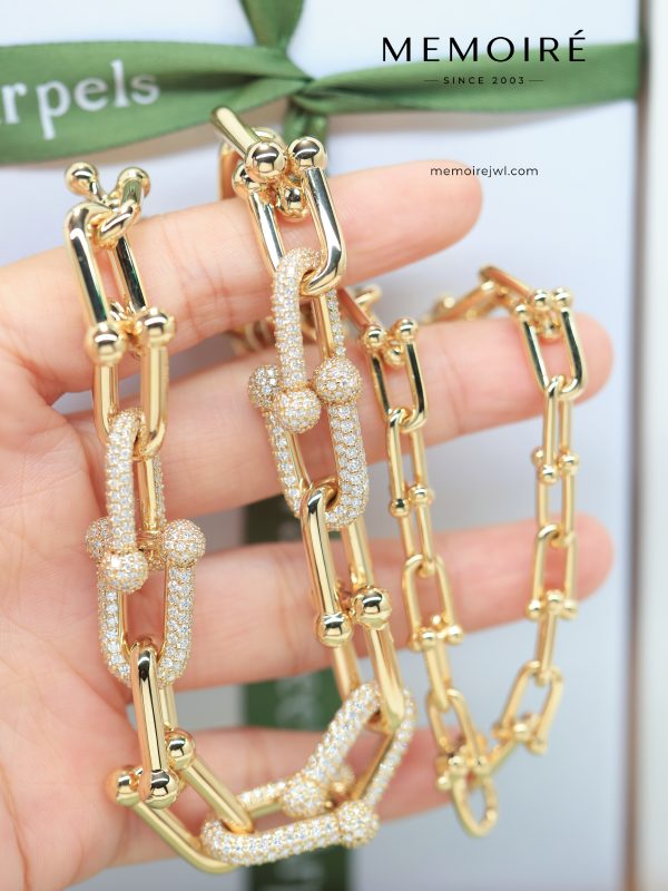 MEMOIRÉ Yellow Gold Large Alternating Diamond-Pave U-Link Horseshoe Necklace