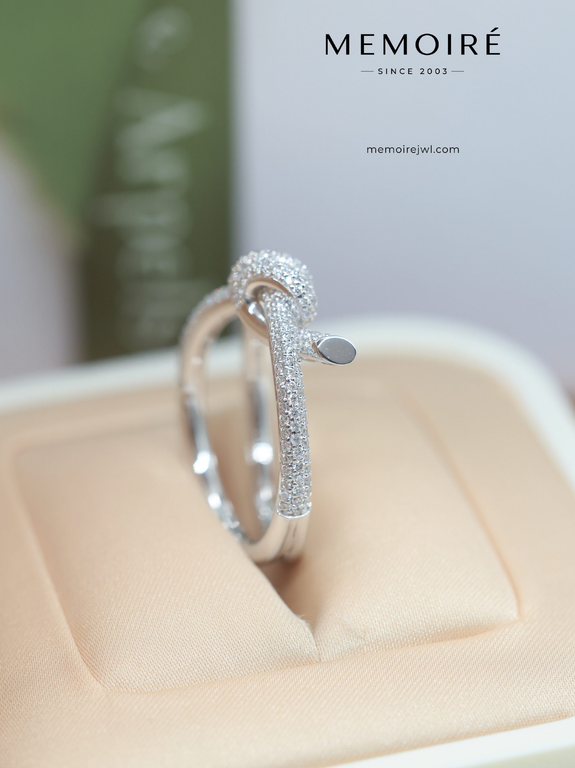 MEMOIRÉ Platinum Double-Band Full-Pave Diamond Knot Ring - Image 3