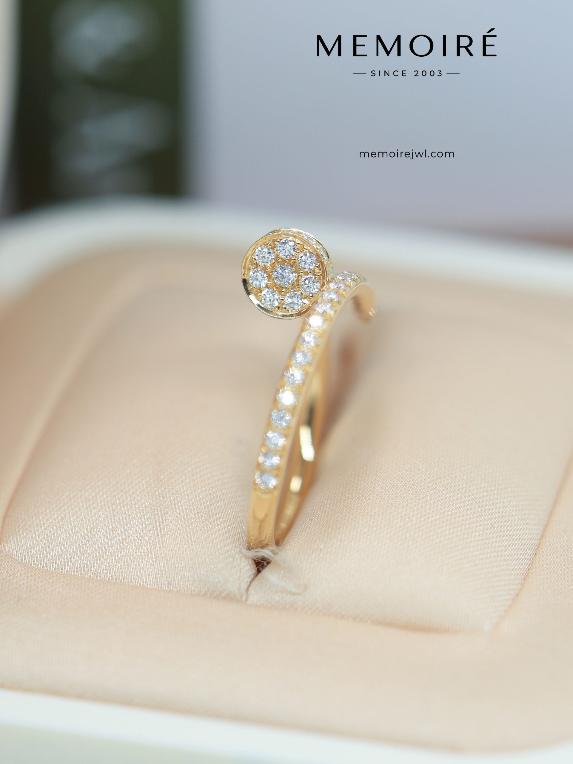 MÉMOIRÉ 18K Gold Full Diamond Double Nail Ring - Image 4