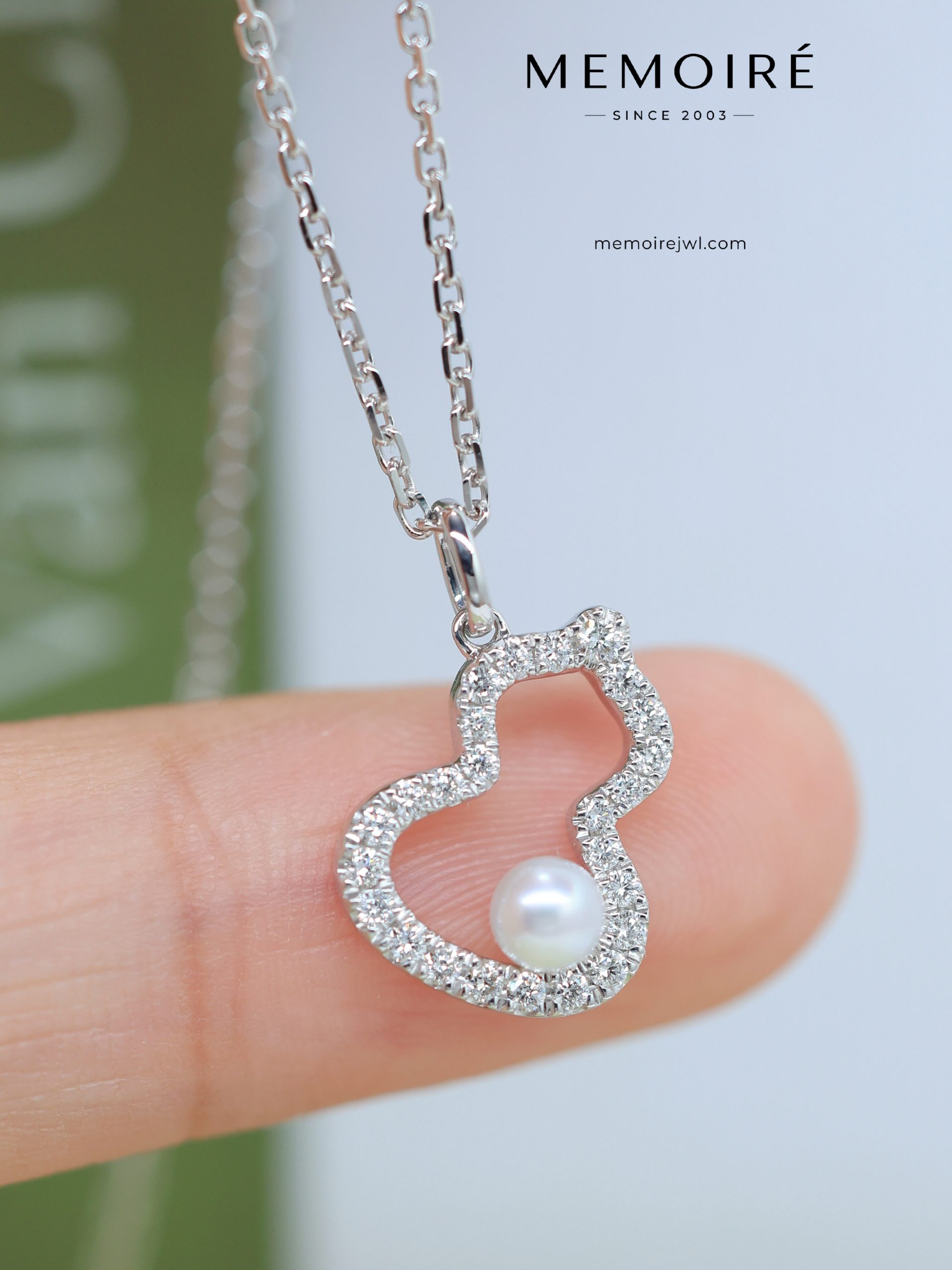 MEMOIRÉ White Gold Openwork Full-Pave Diamond & Pearl Gourd Necklace