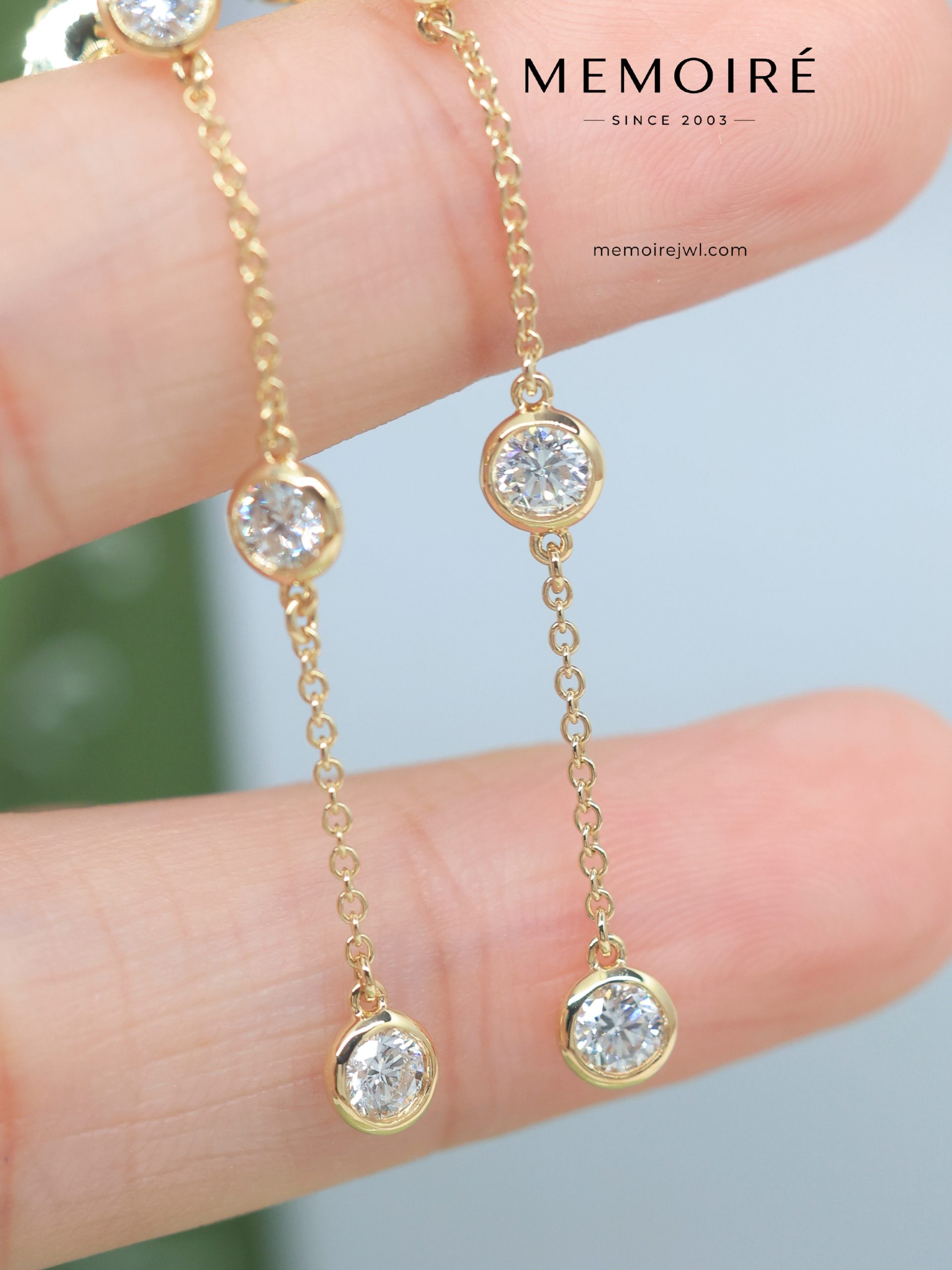 MEMOIRÉ Yellow Gold 3-Stone 0.15ct Each Diamond Drop Earrings - Image 3