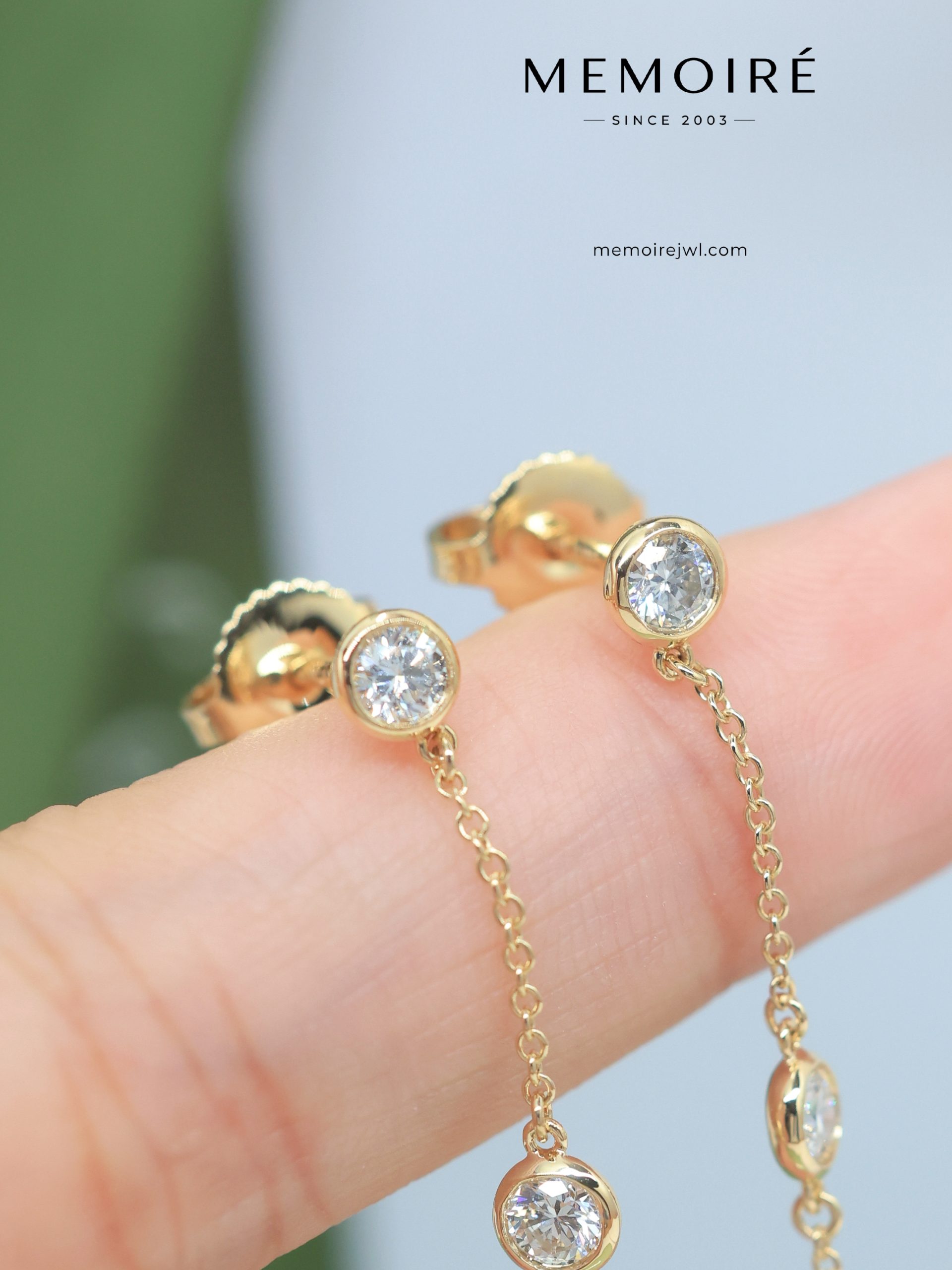 MEMOIRÉ Yellow Gold 3-Stone 0.15ct Each Diamond Drop Earrings - Image 4