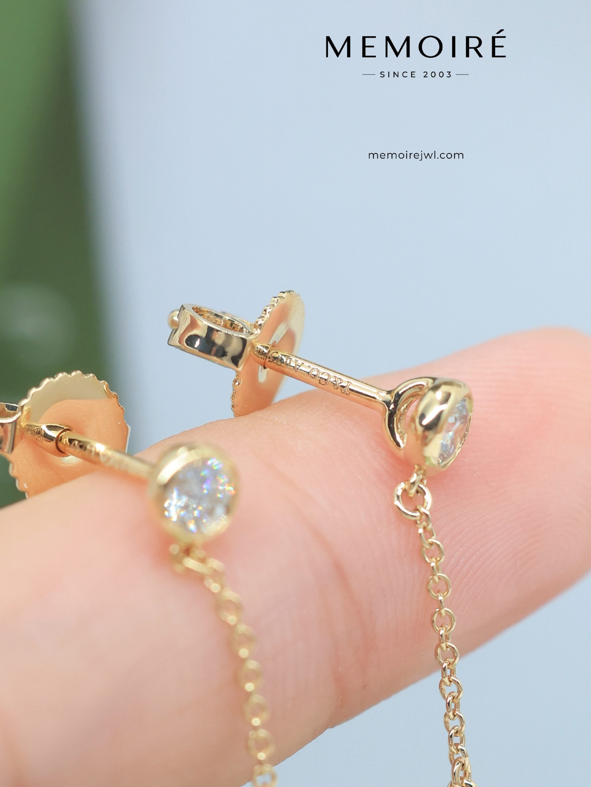 MEMOIRÉ Yellow Gold 3-Stone 0.15ct Each Diamond Drop Earrings - Image 5
