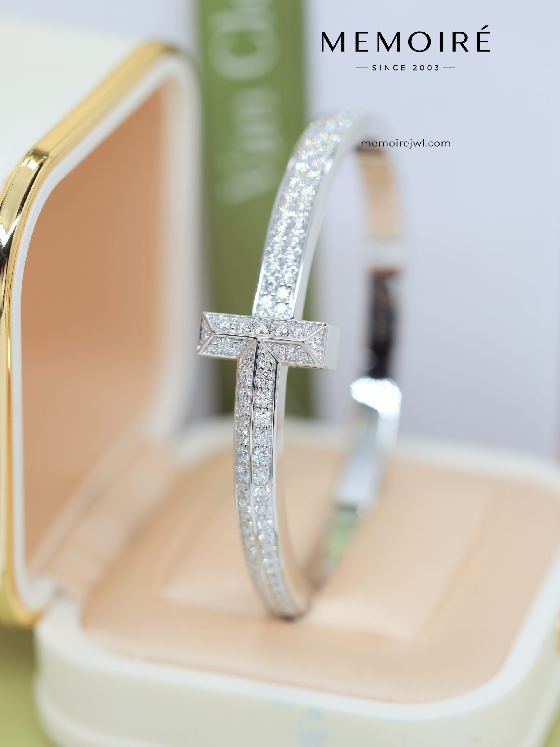 MEMOIRÉ Platinum Wide Full-Pave Diamond T1 Bangle