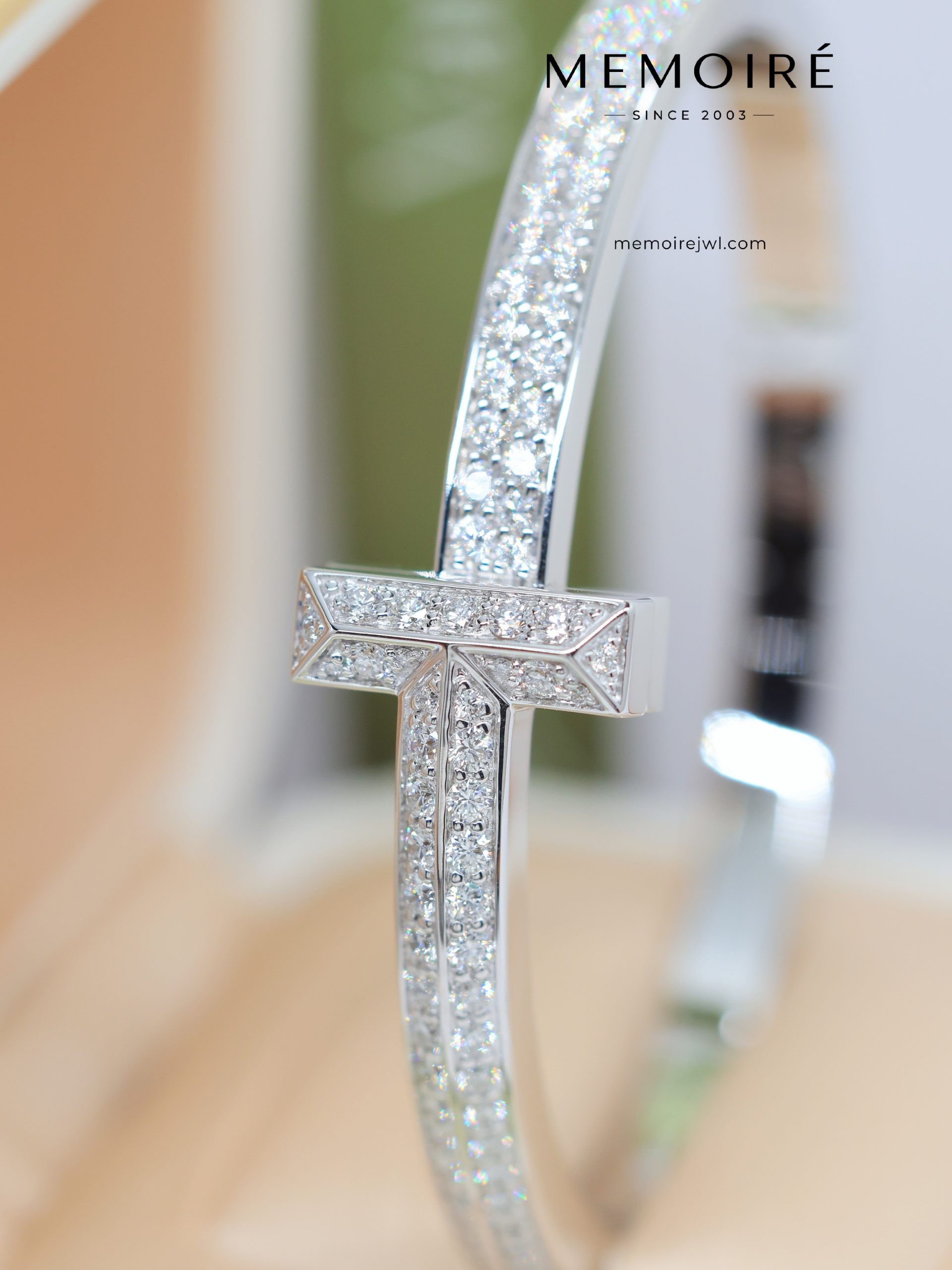 MEMOIRÉ Platinum Wide Full-Pave Diamond T1 Bangle - Image 3