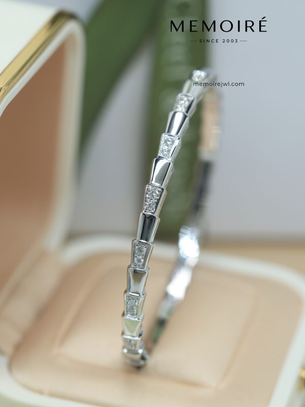 MÉMOIRÉ Snake Link Pave Diamond 18K White Gold Open Bangle