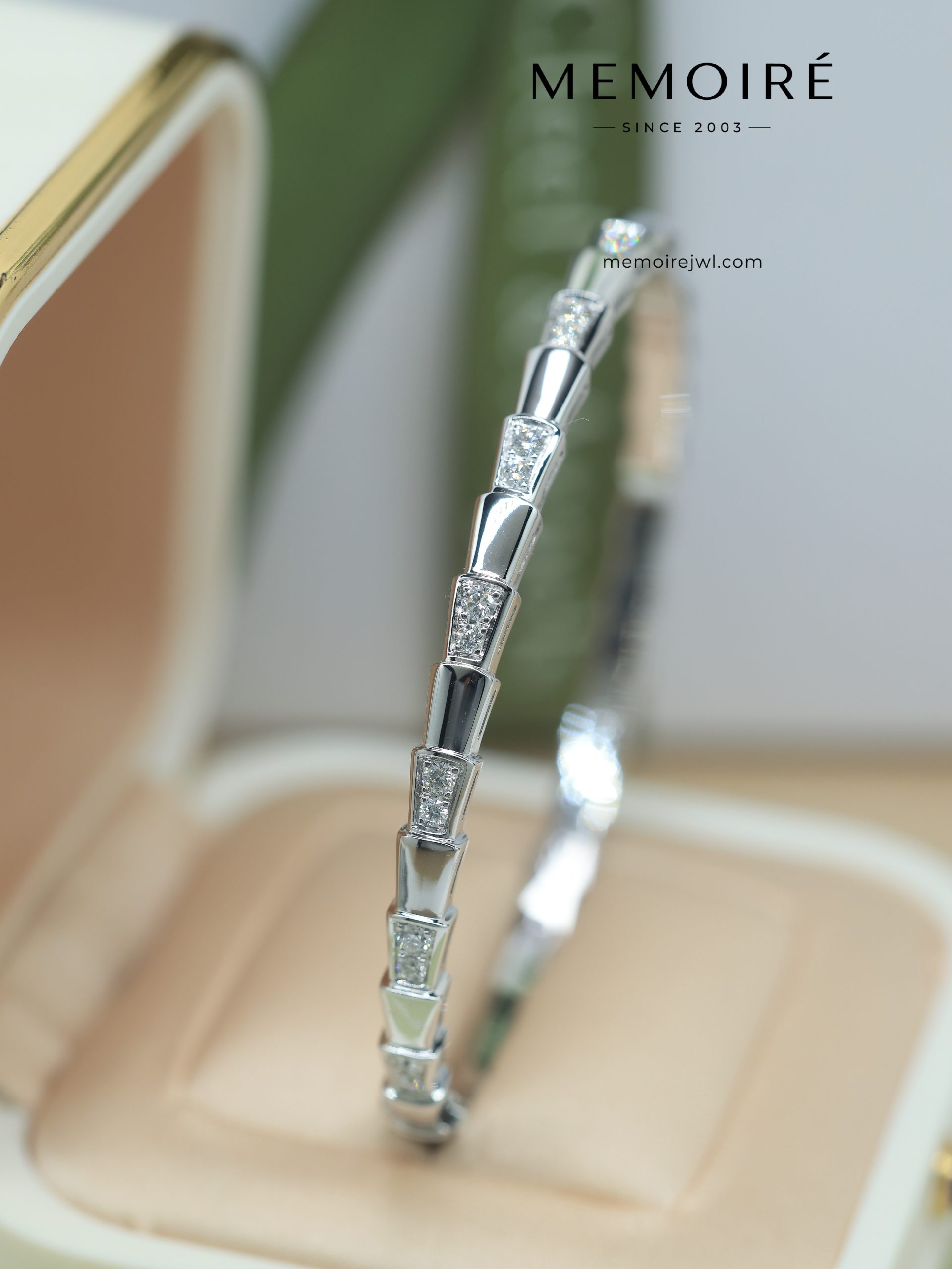 MÉMOIRÉ Snake Link Pave Diamond 18K White Gold Open Bangle