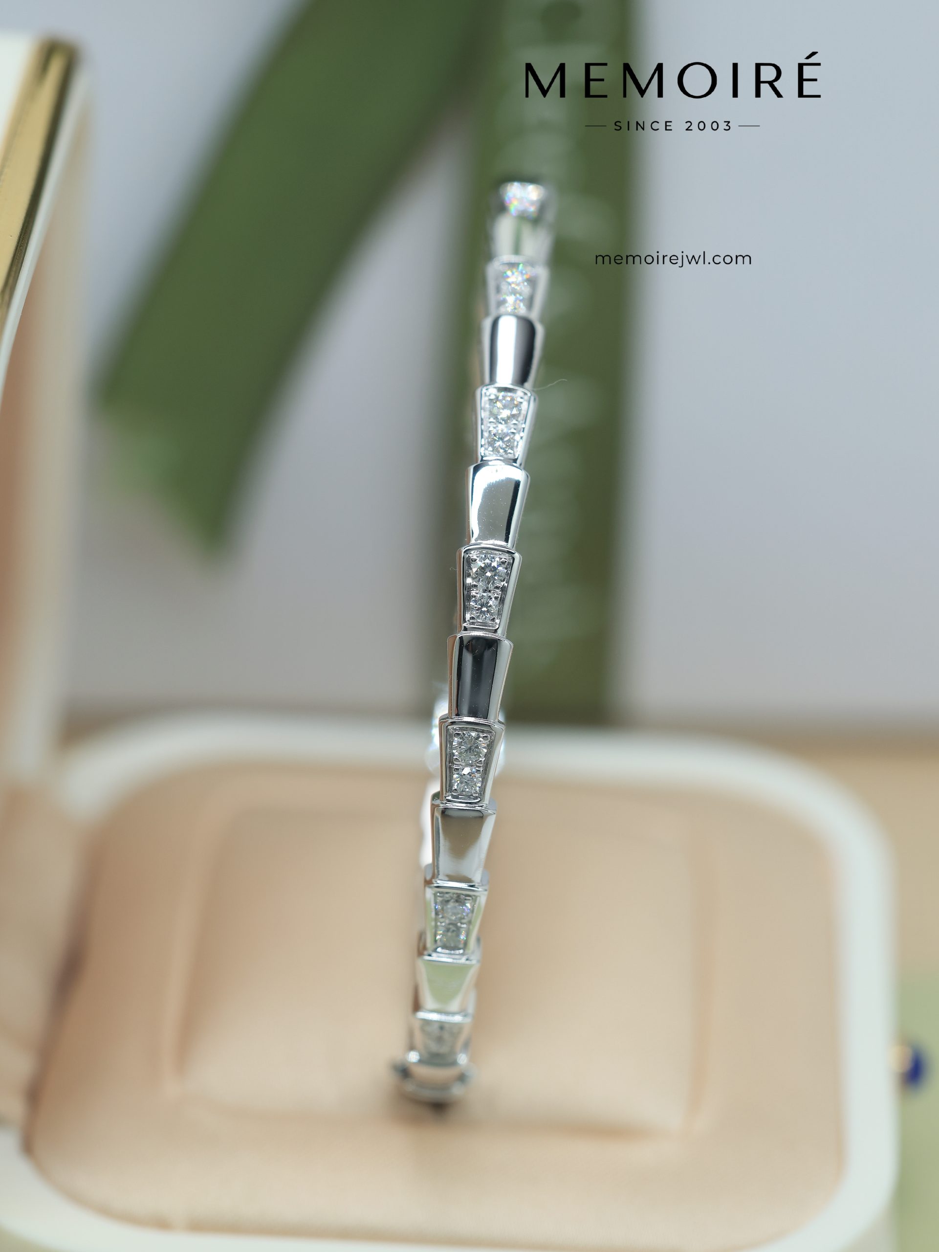 MÉMOIRÉ Snake Link Pave Diamond 18K White Gold Open Bangle - Image 5