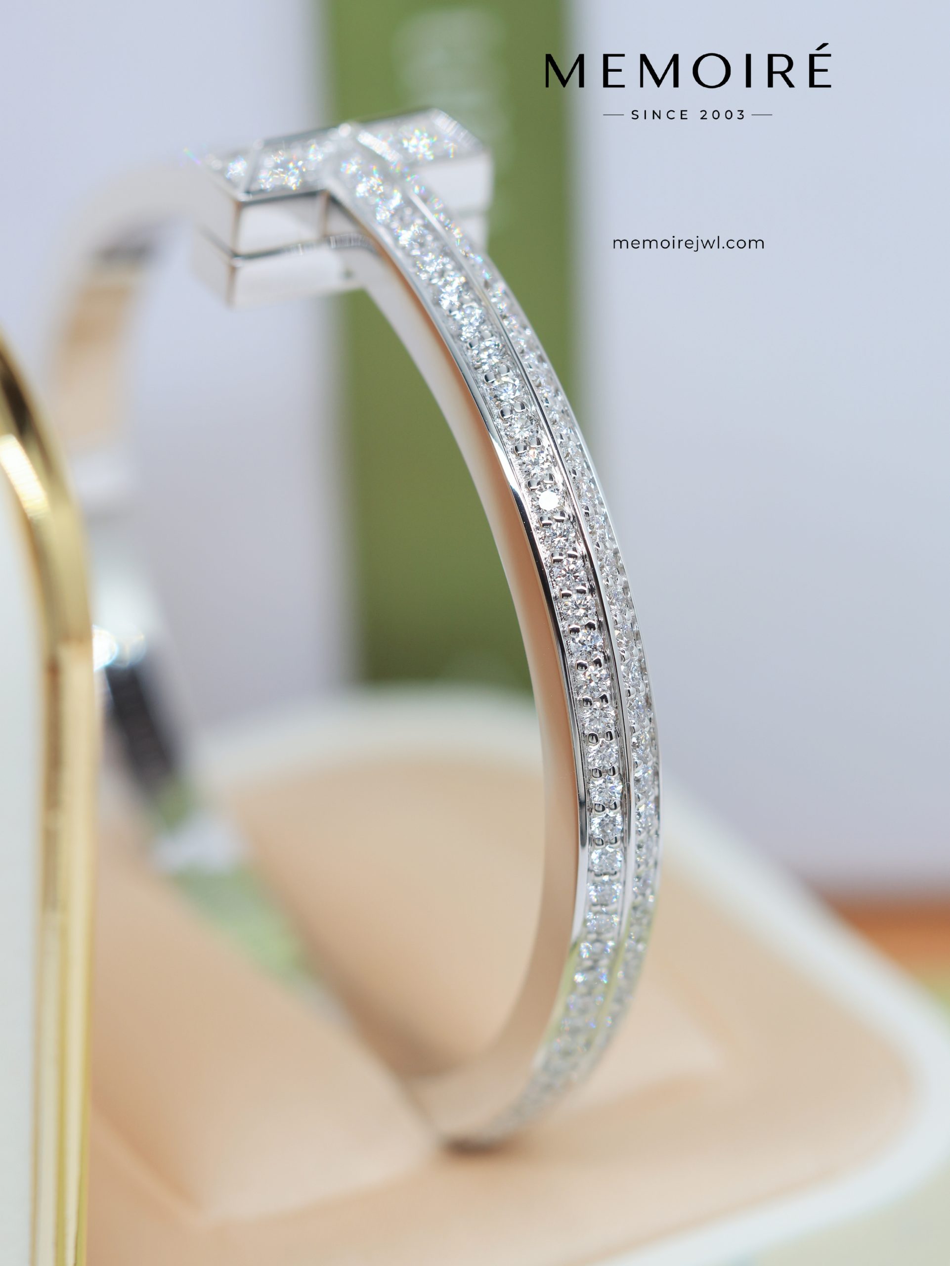 MEMOIRÉ Platinum Wide Full-Pave Diamond T1 Bangle - Image 4