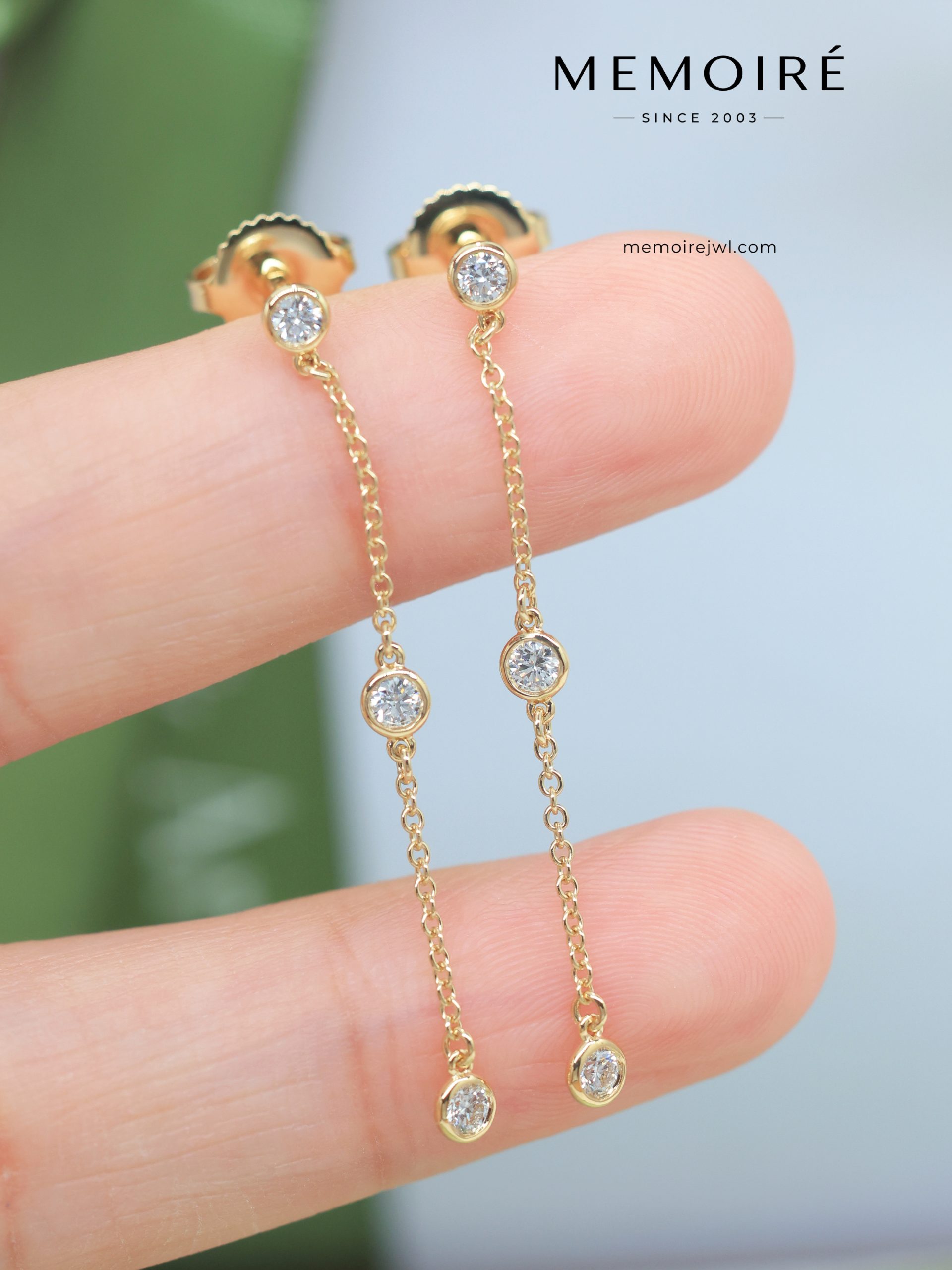 MEMOIRÉ Yellow Gold 3-Stone 0.05ct Each Diamond Drop Earrings