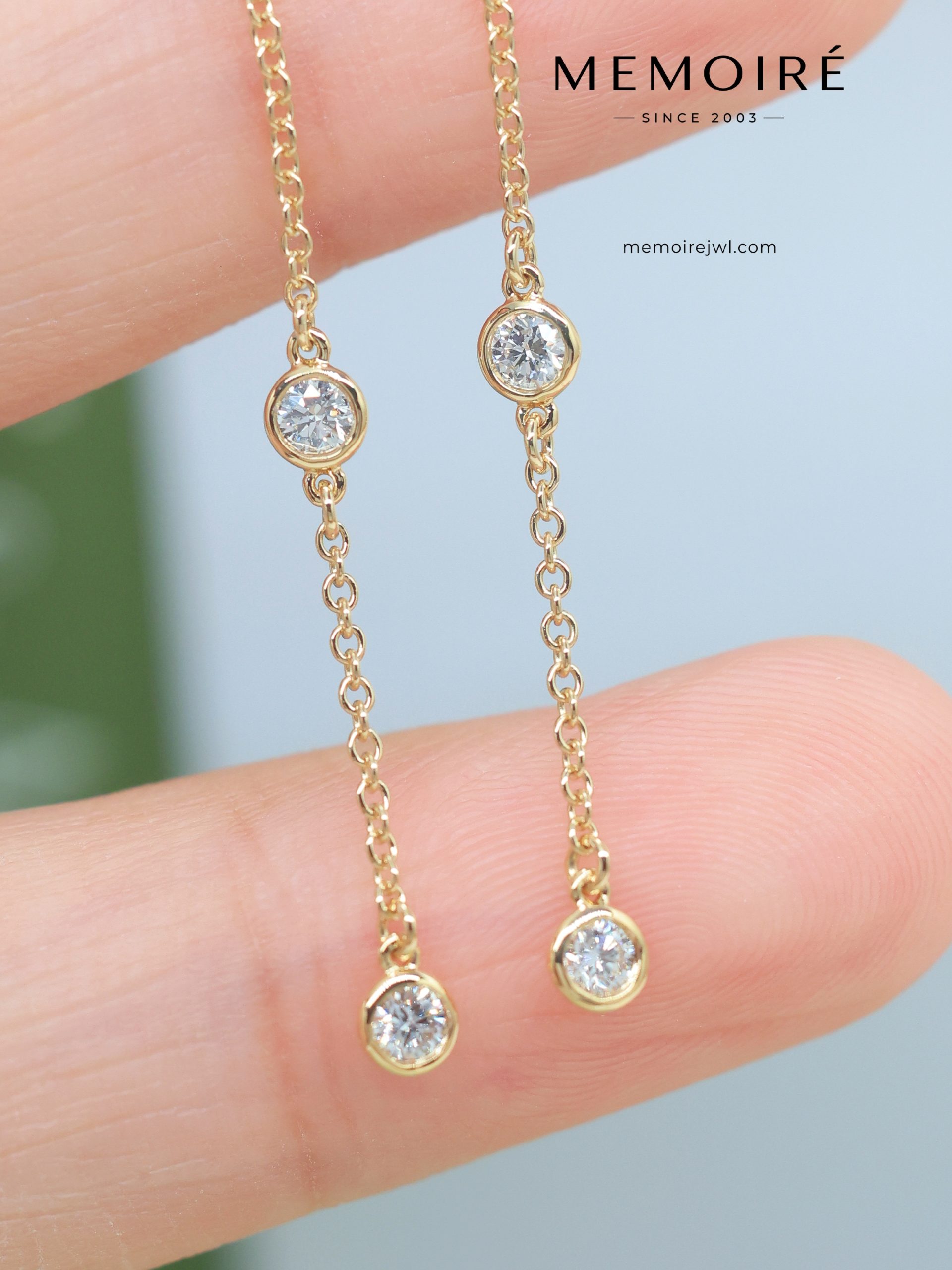 MEMOIRÉ Yellow Gold 3-Stone 0.05ct Each Diamond Drop Earrings - Image 3