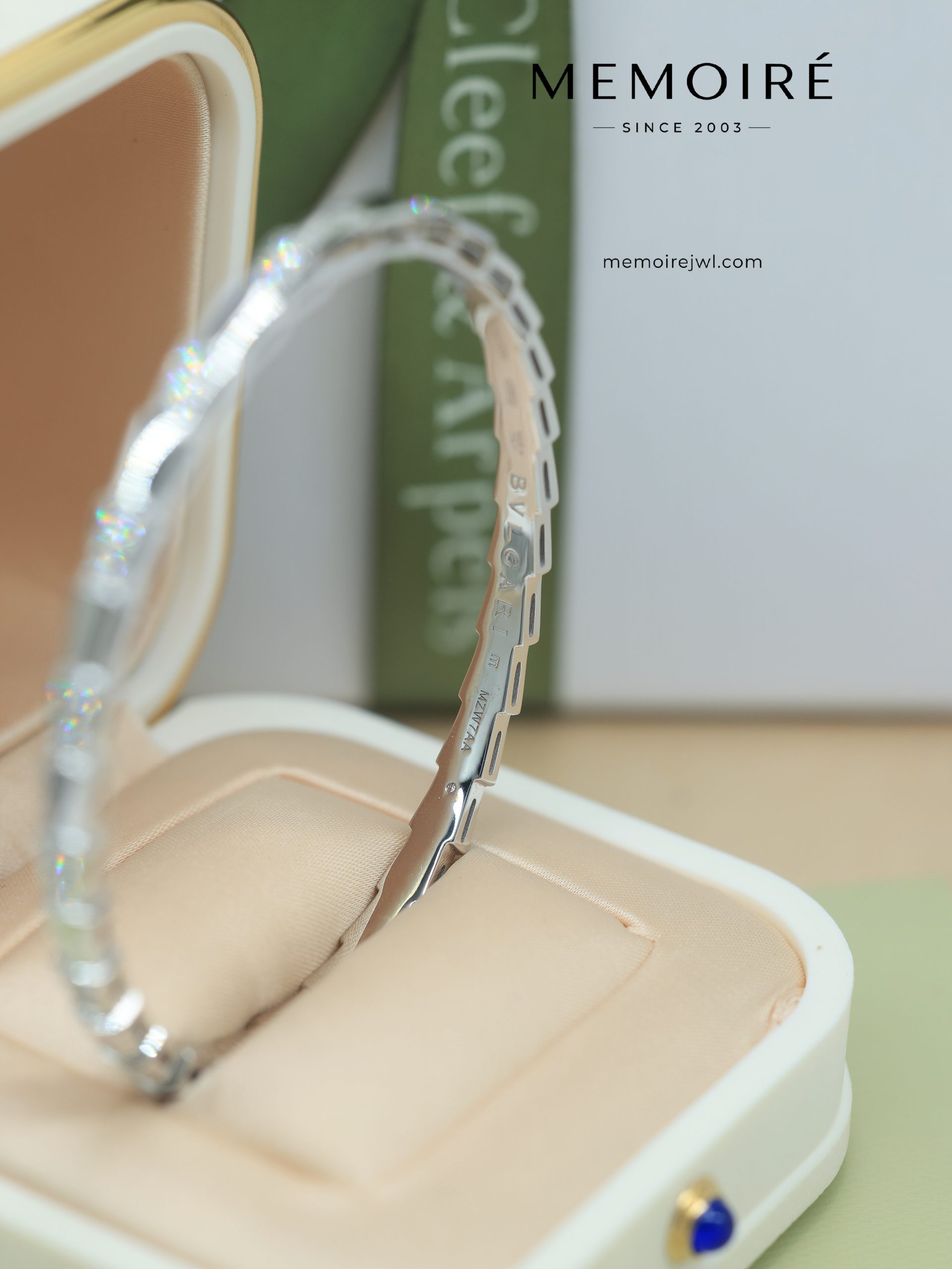 MÉMOIRÉ Snake Link Pave Diamond 18K White Gold Open Bangle - Image 4