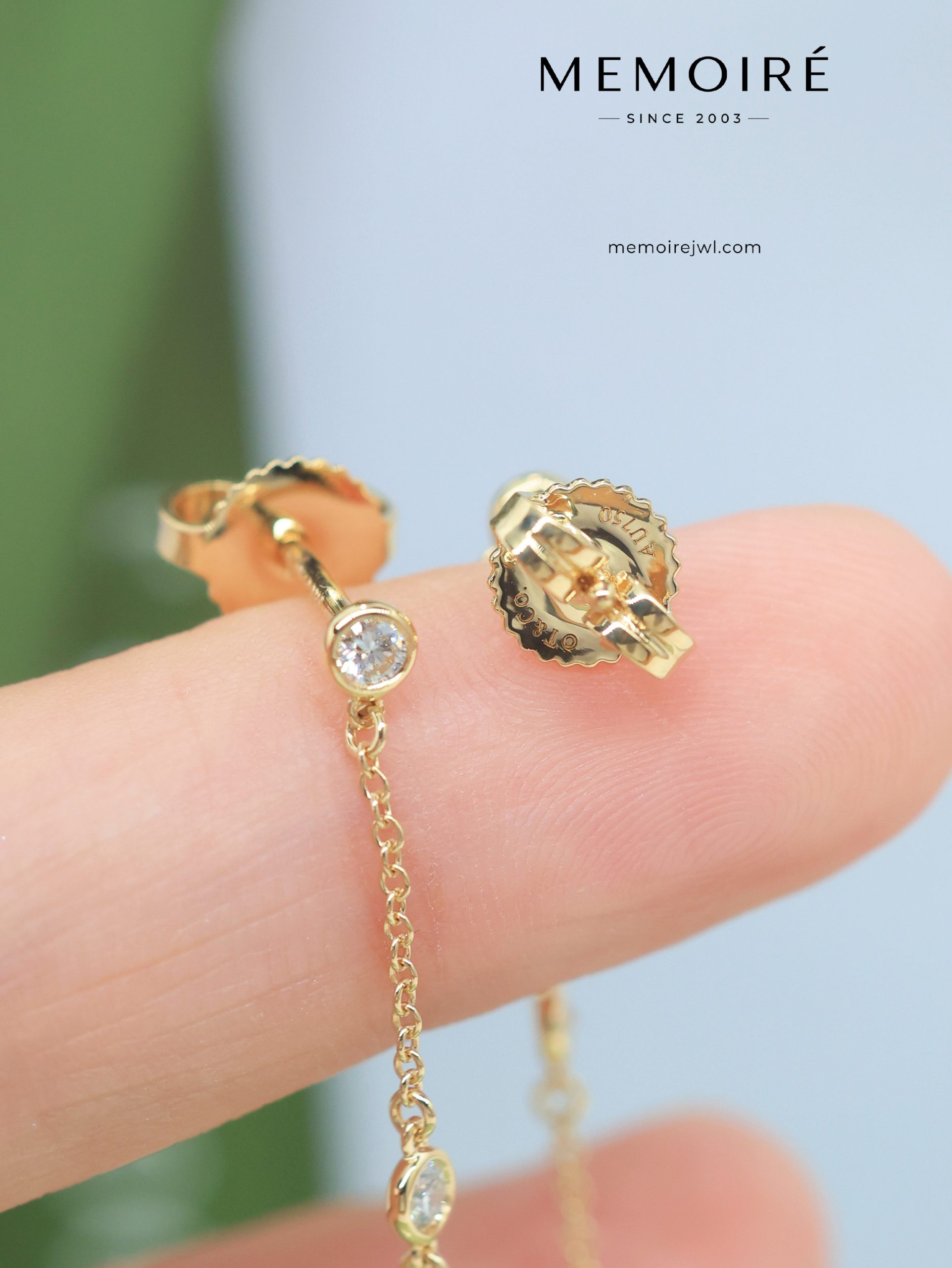 MEMOIRÉ Yellow Gold 3-Stone 0.05ct Each Diamond Drop Earrings - Image 5