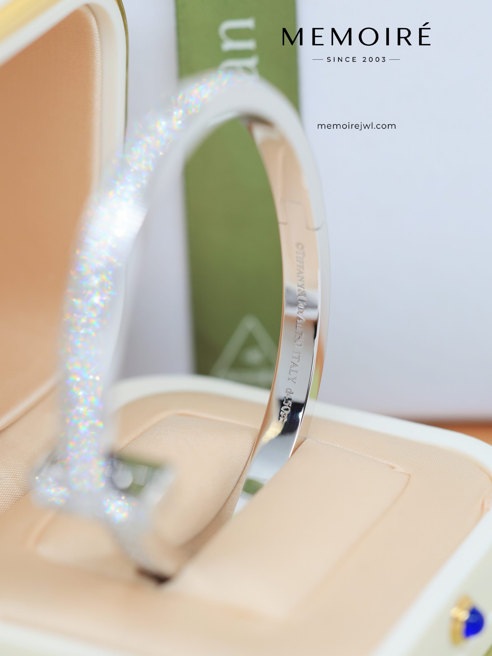 MEMOIRÉ Platinum Wide Full-Pave Diamond T1 Bangle - Image 5