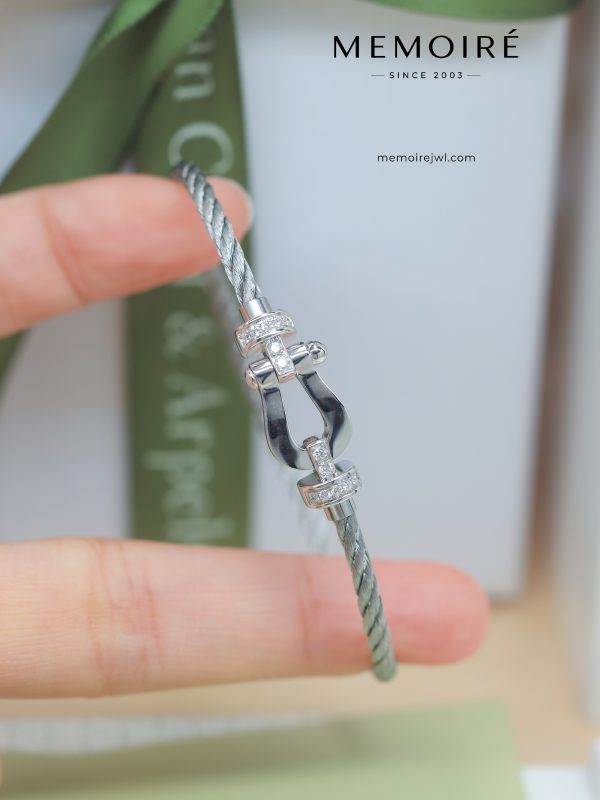 MEMOIRÉ White Gold Medium Half-Pave Horseshoe Buckle Silver Cable Wire Bracelet