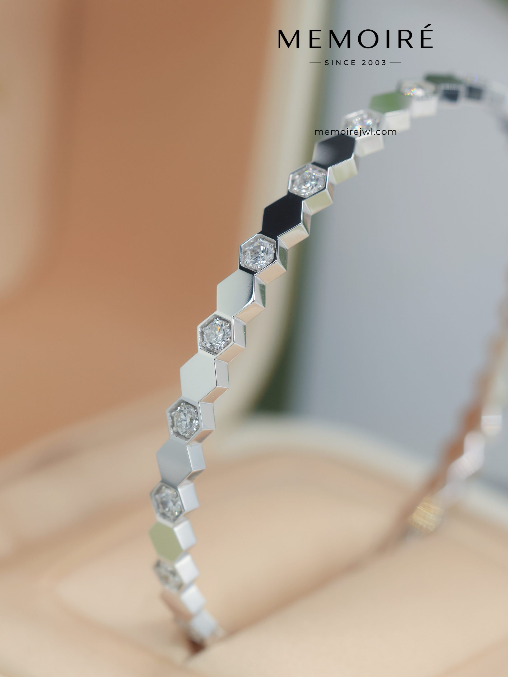 MEMOIRÉ Platinum Honeycomb Alternating Diamond Bangle - Image 3