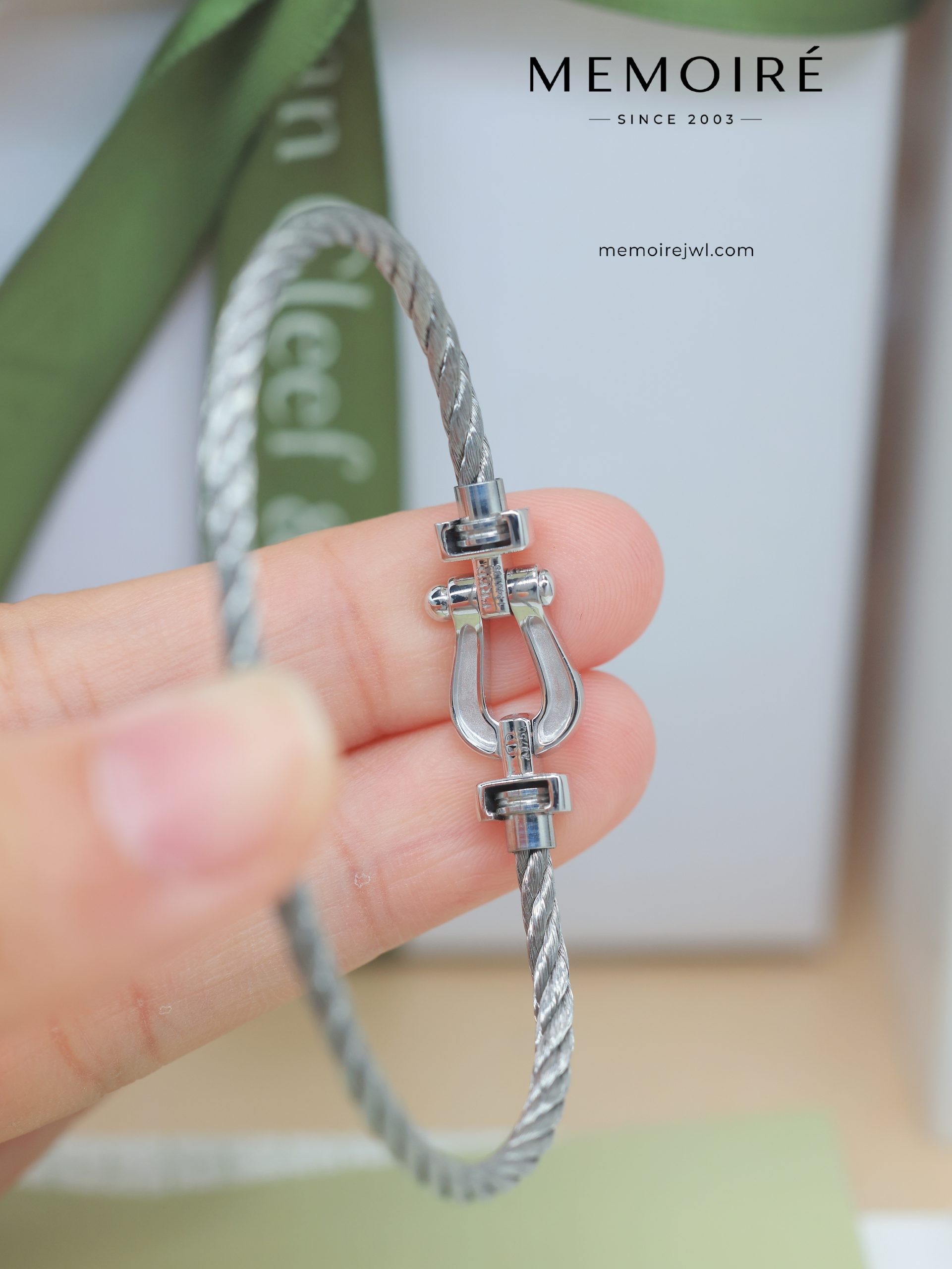 MEMOIRÉ White Gold Medium Half-Pave Horseshoe Buckle Silver Cable Wire Bracelet - Image 3