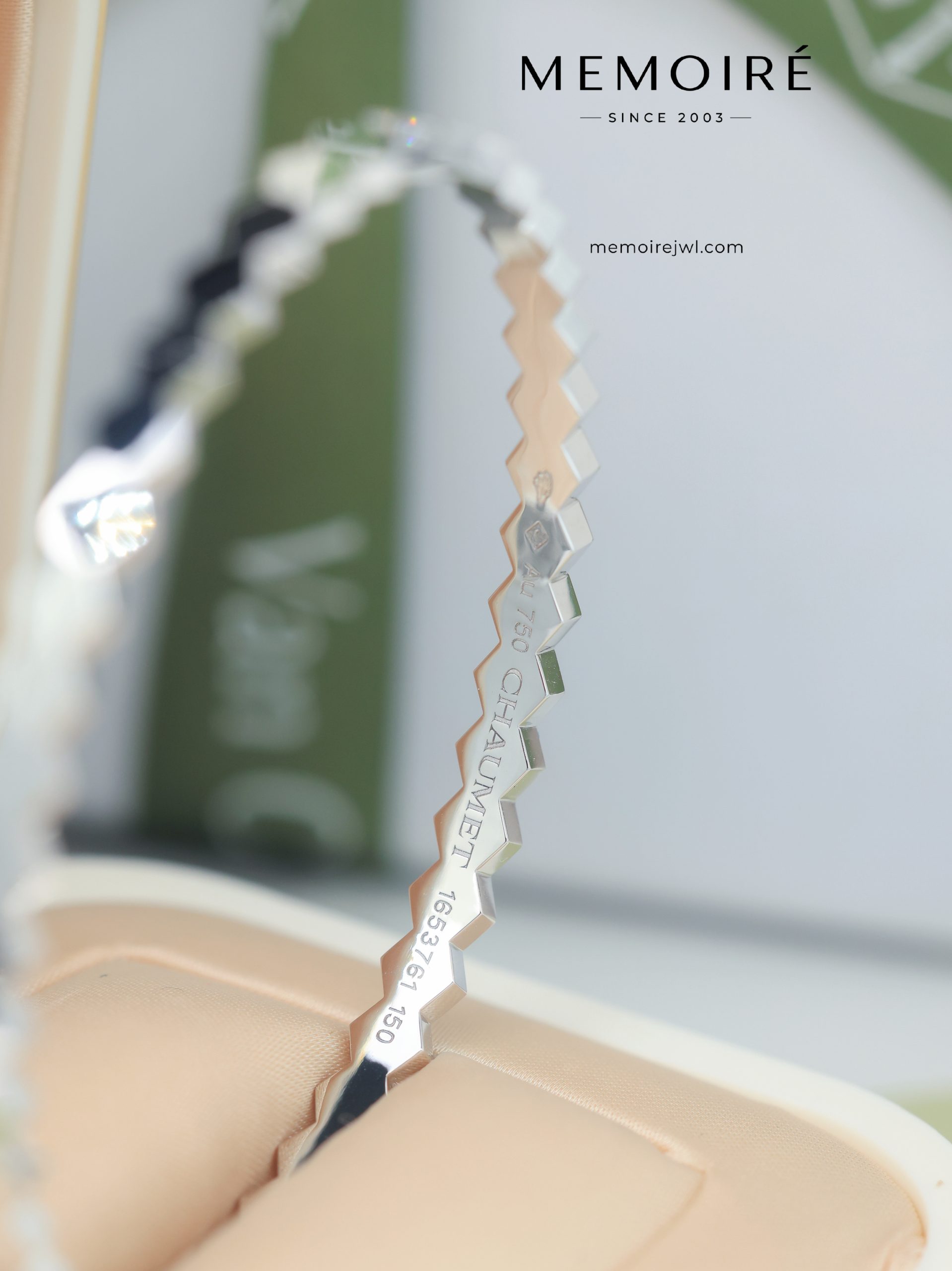 MEMOIRÉ Platinum Honeycomb Alternating Diamond Bangle - Image 5