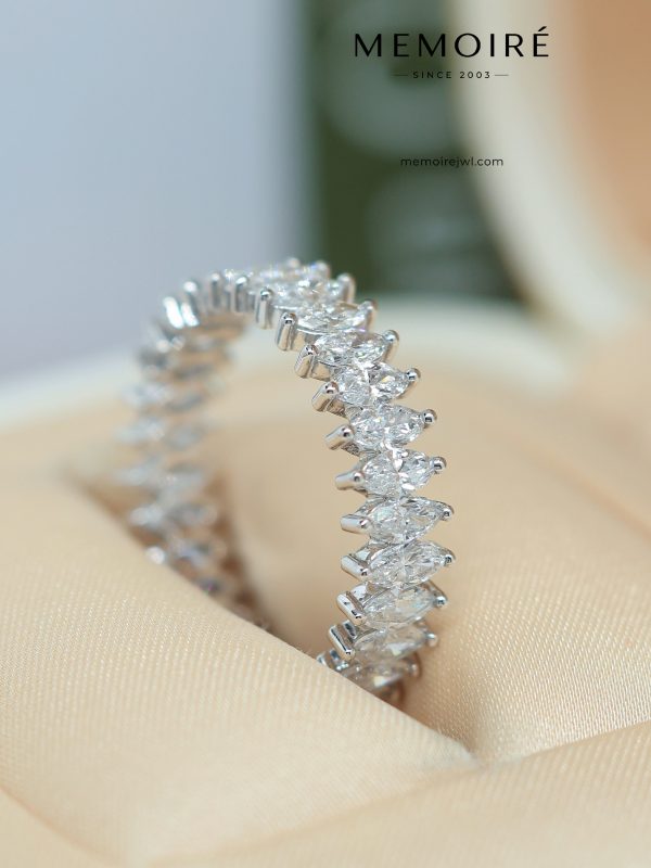 MÉMOIRÉ 18K White Gold Marquise Full Eternity Diamond Ring