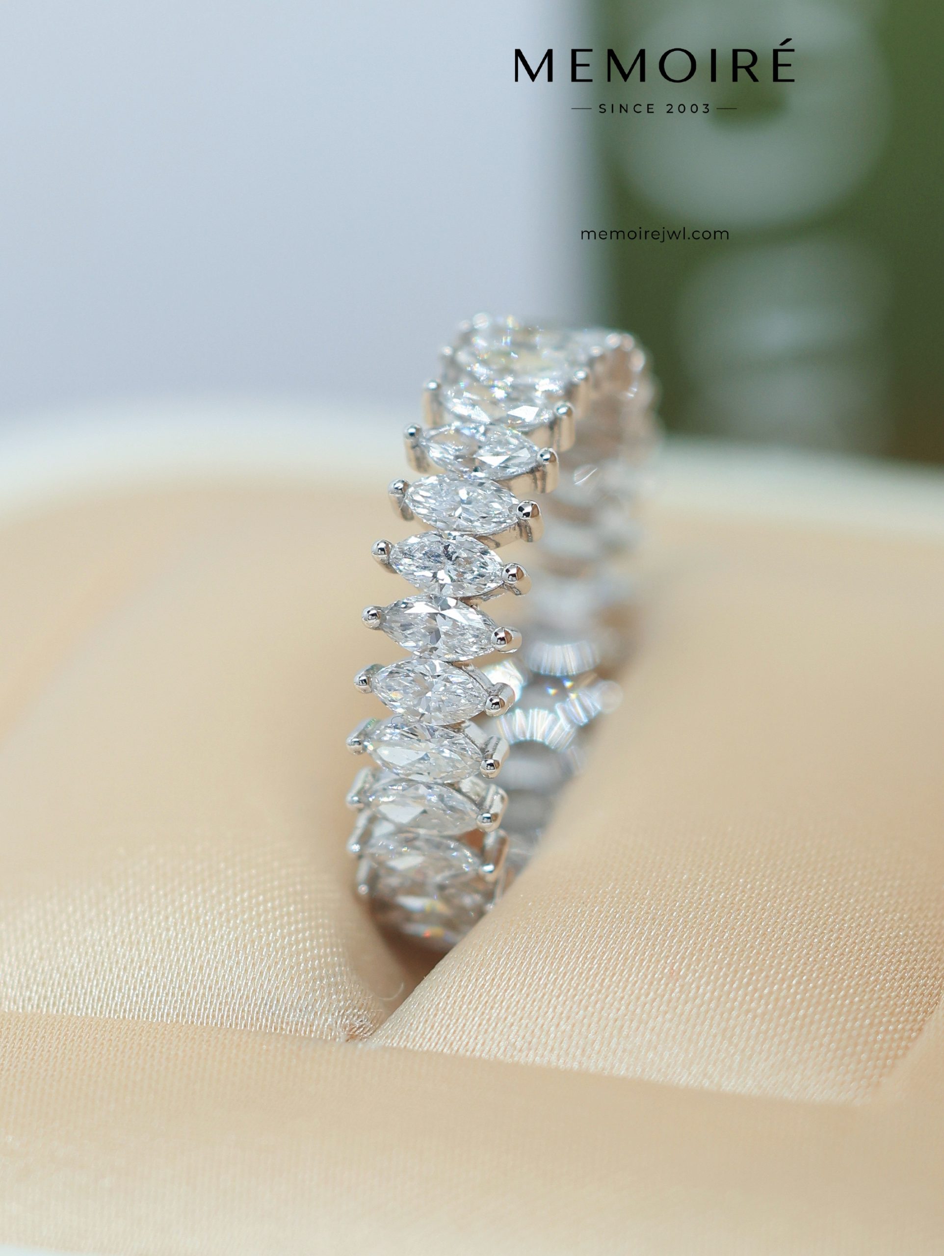 MÉMOIRÉ 18K White Gold Marquise Full Eternity Diamond Ring - Image 5