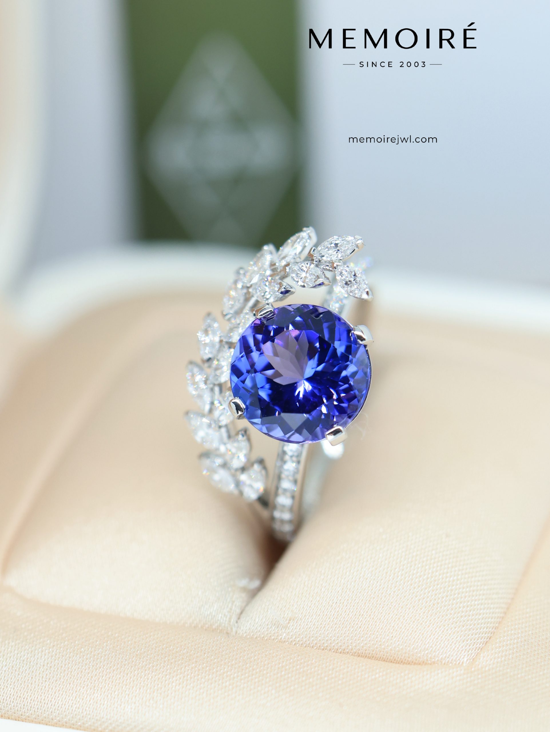 MEMOIRÉ Platinum 2.8ct Tanzanite Leaf Ring